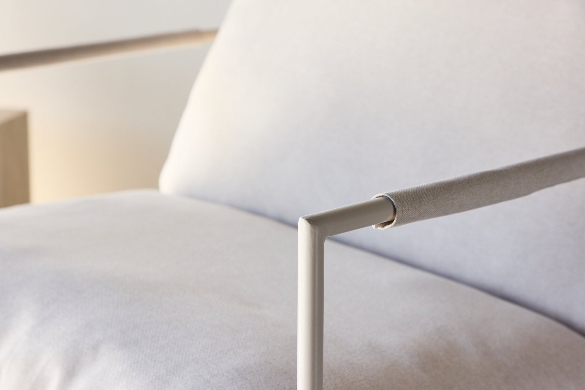 Luxusbetten24 Brika Stuhl, Modernes Beige mit Sitzkissen für Wohnzimmer