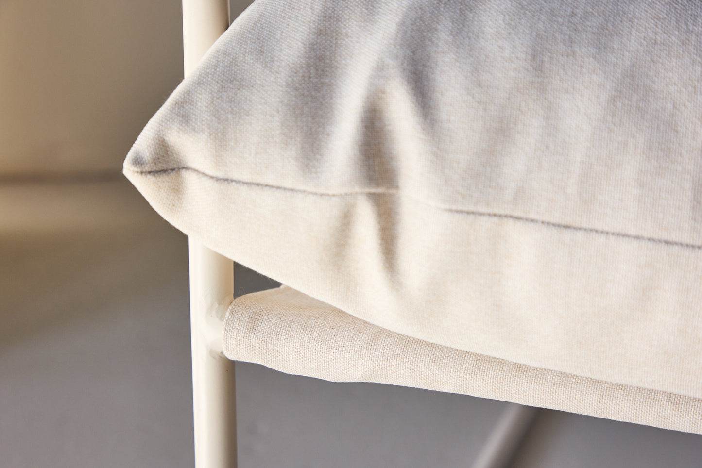 Luxusbetten24 Brika Stuhl, Modernes Beige mit Sitzkissen für Wohnzimmer