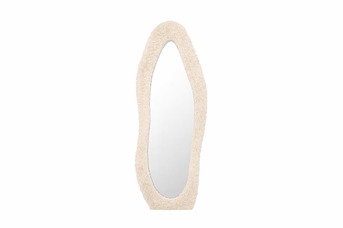 Spiegel Hani – Beige Kunstfellrahmen, organische Form