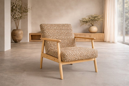 Luxusbetten24 Lareen Sessel aus Gummiholz mit Design-Bezug Gemustert