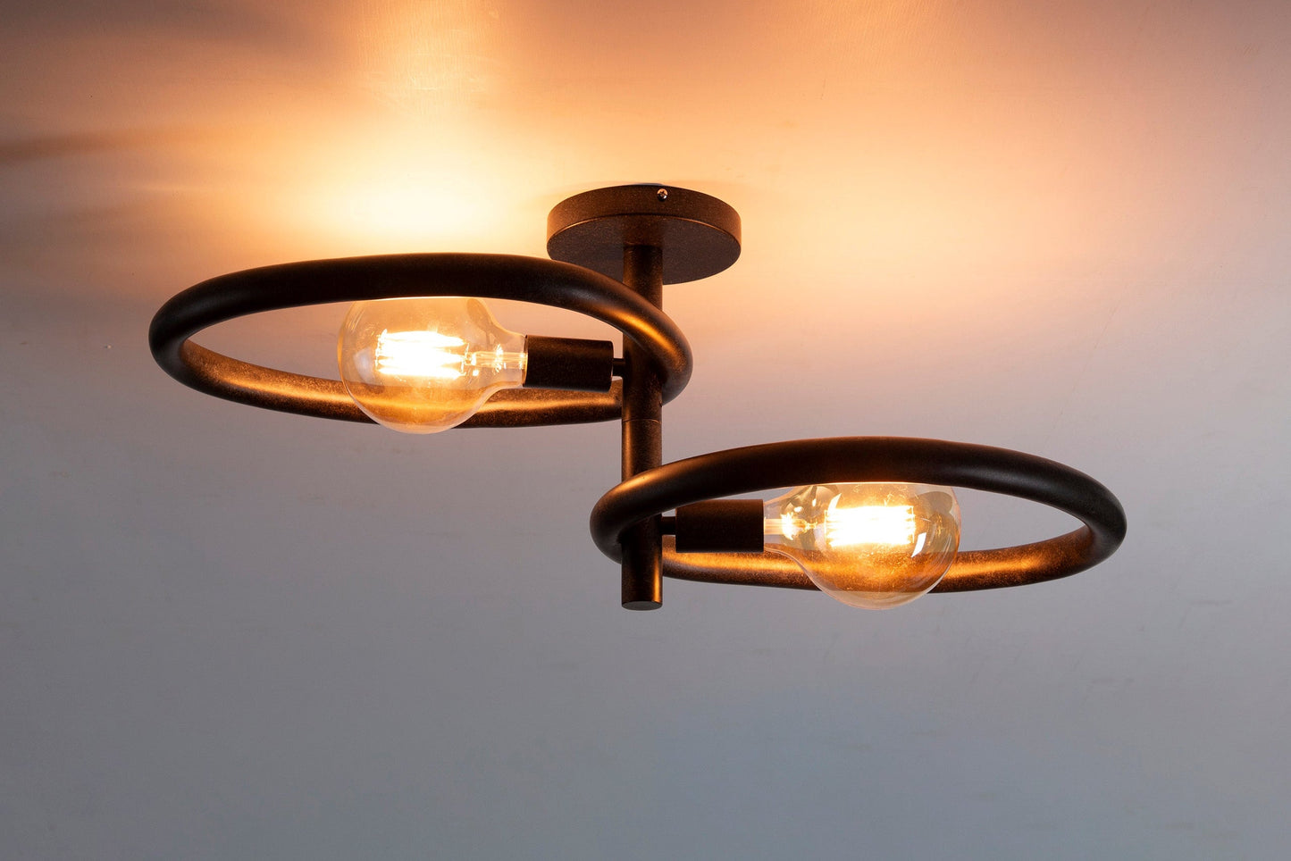 Luxusbetten24 Orelia Deckenleuchte Metall Schwarz mit drehbaren Lichtköpfen