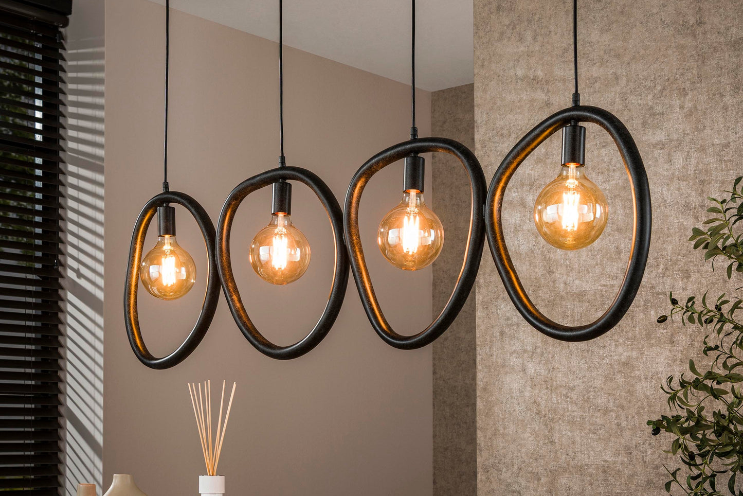 Luxusbetten24 Vionara Pendelleuchte – 4‑teilig Ring aus Arktisch Schwarzem Metall