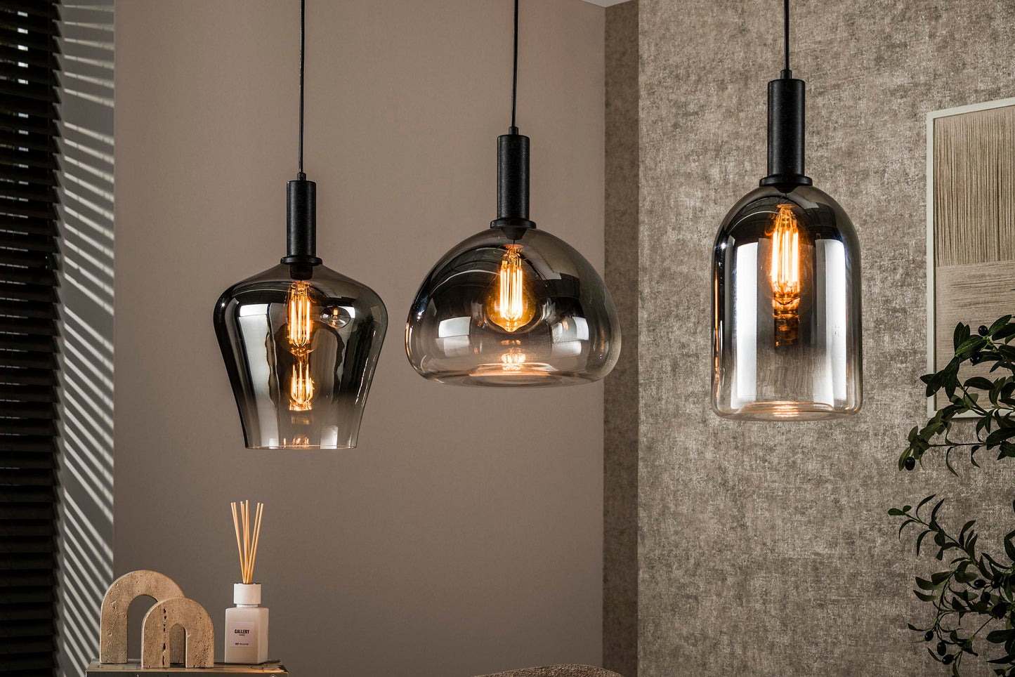 Luxusbetten24 Alveris Pendelleuchte Rauchglas mit Farbverlauf, 3 Formen