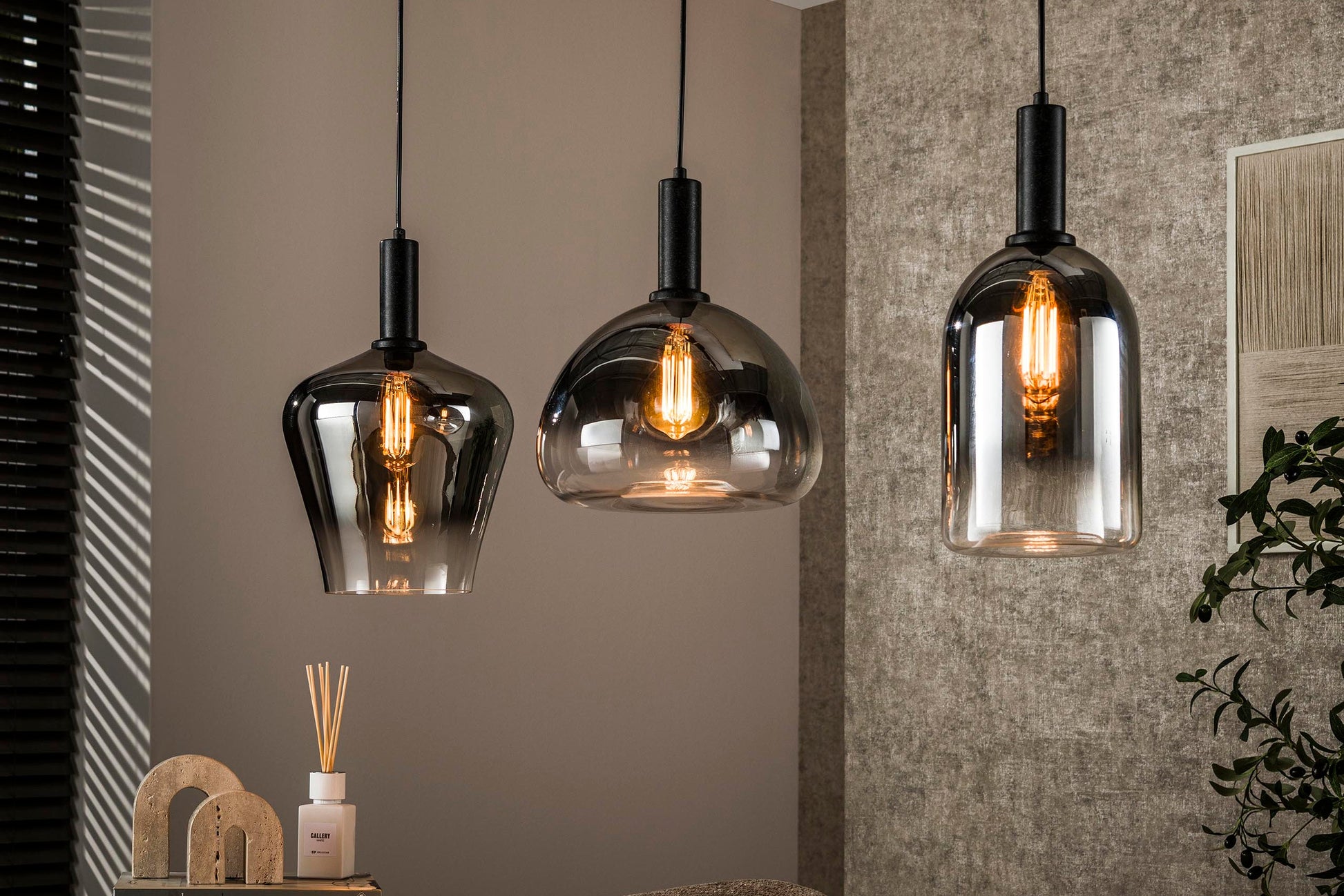 Luxusbetten24 Alveris Pendelleuchte Rauchglas mit Farbverlauf, 3 Formen