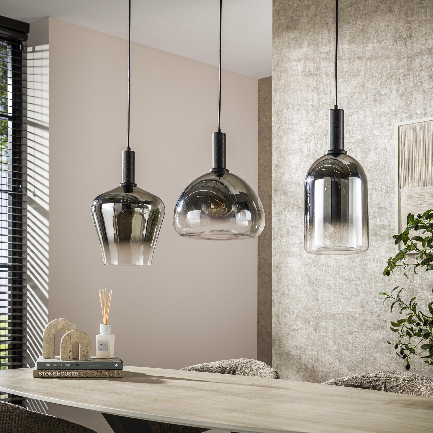 Luxusbetten24 Alveris Pendelleuchte Rauchglas mit Farbverlauf, 3 Formen