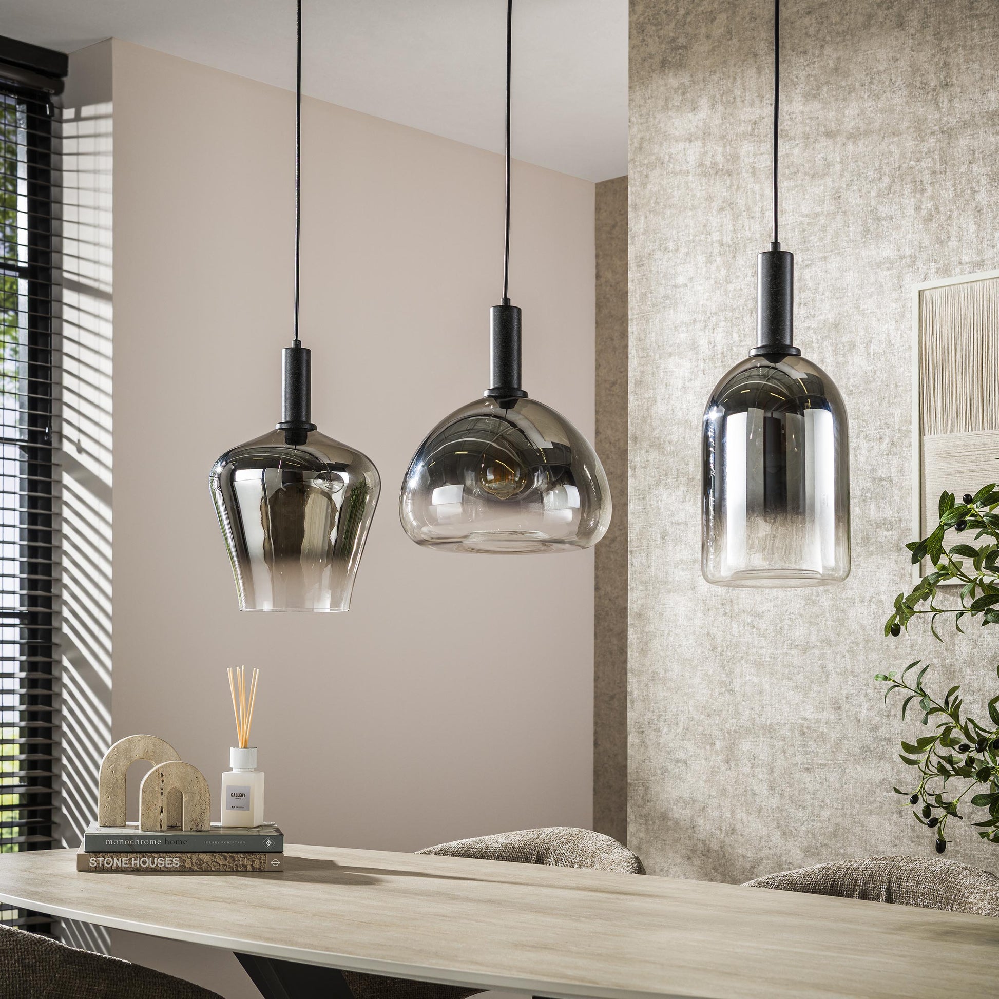 Luxusbetten24 Alveris Pendelleuchte Rauchglas mit Farbverlauf, 3 Formen
