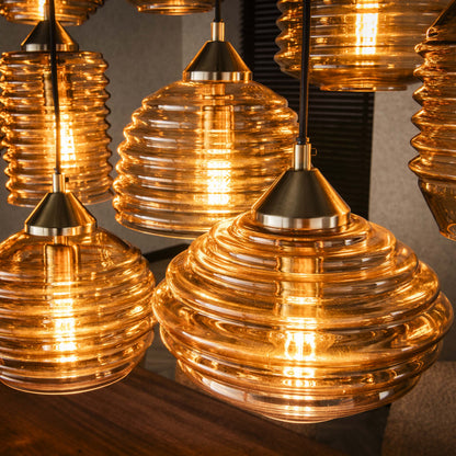 Luxusbetten24 Solaro Pendelleuchte Rib‑Glass Design mit 15 Leuchten Bernstein