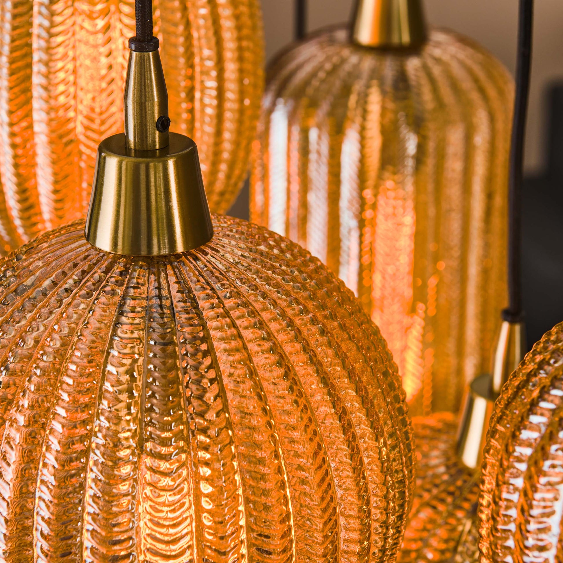 Luxusbetten24 Pendelleuchte Lumina Handgefertigte Lampenschirme Aus Glas Amberfarben