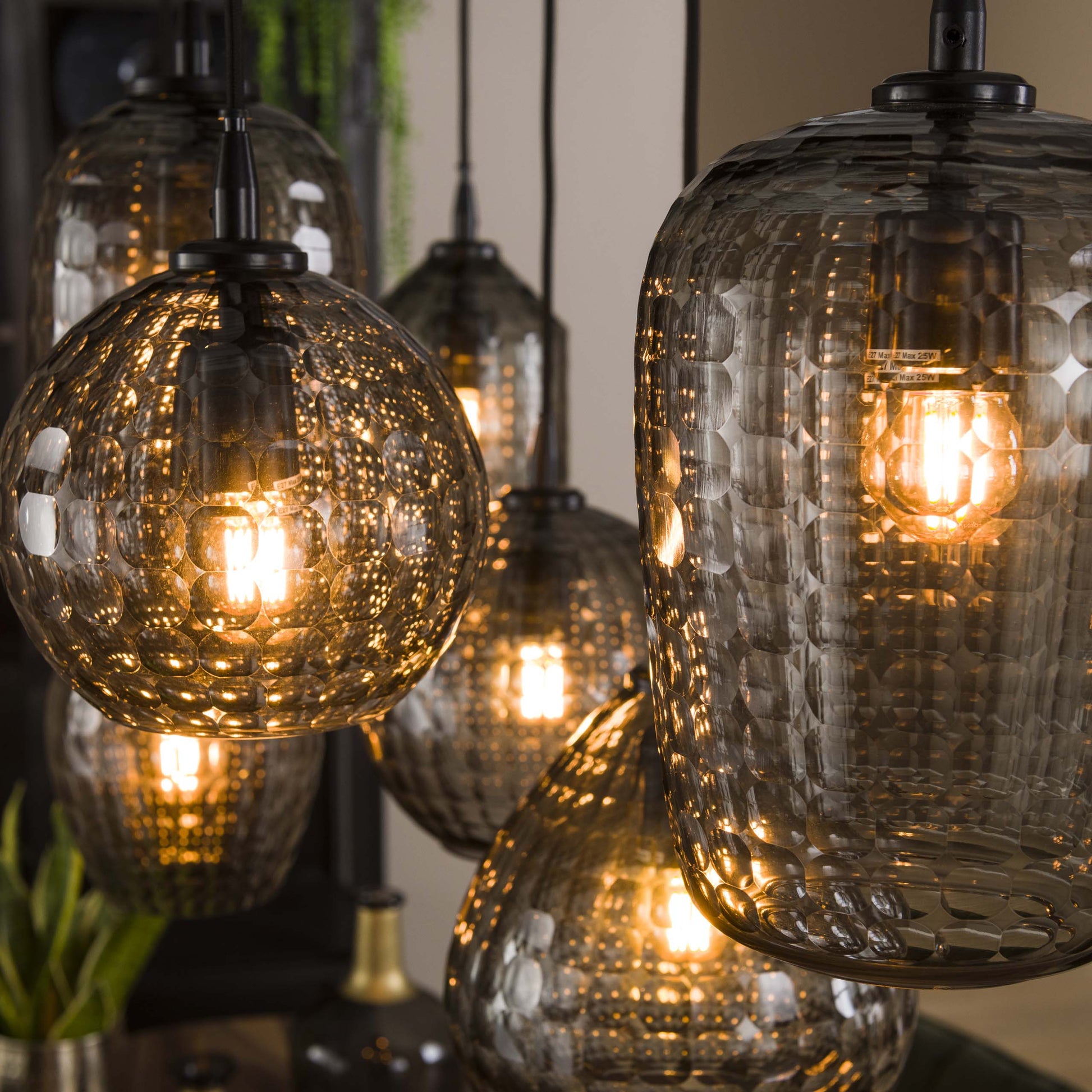Aurelia Pendelleuchte mit 7 Leuchten, Rauchglas-Design, Metallarmatur, Luxus