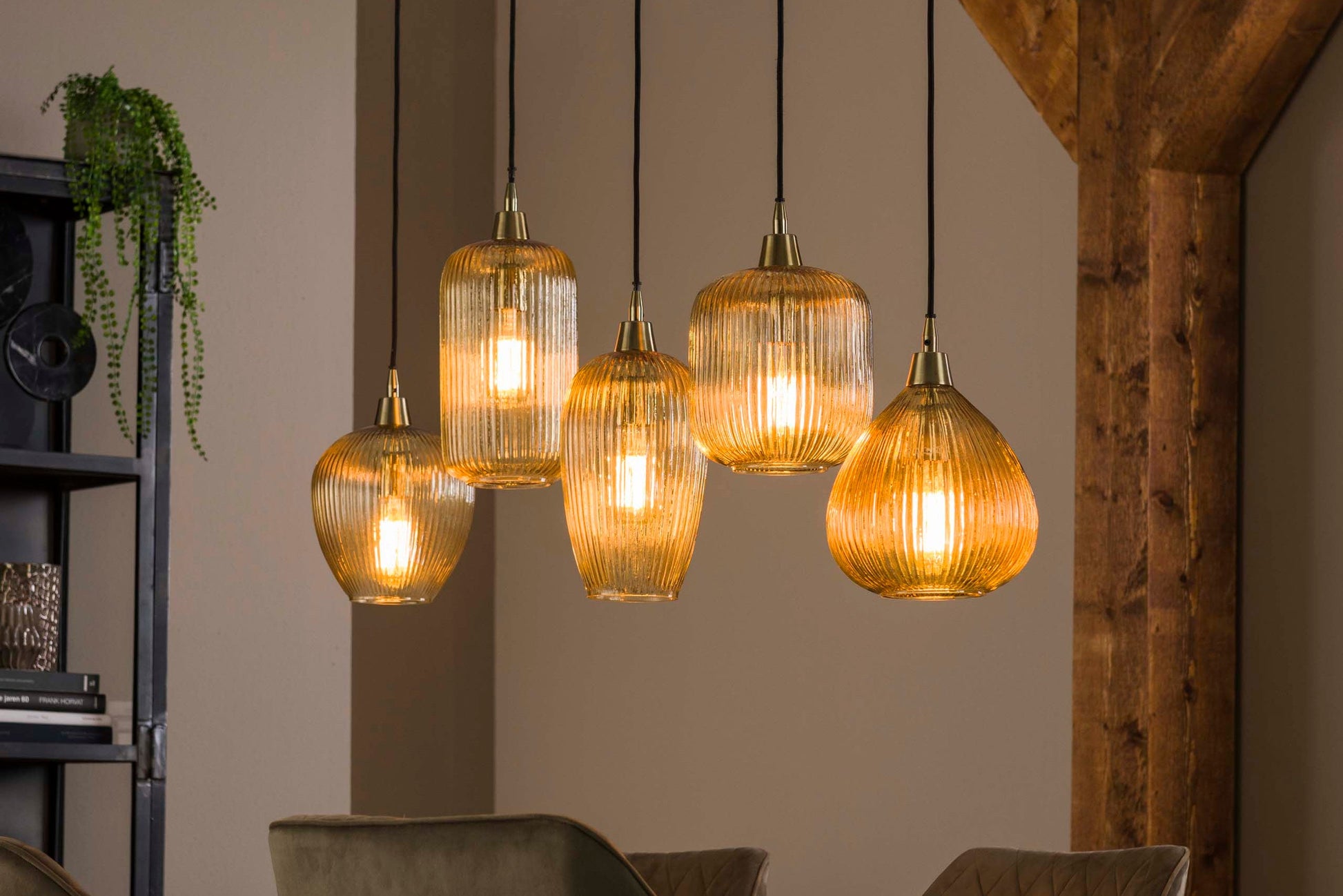 Luxusbetten24 Aureo Pendelleuchte handgefertigt elegant Design in Bernsteinfarbe