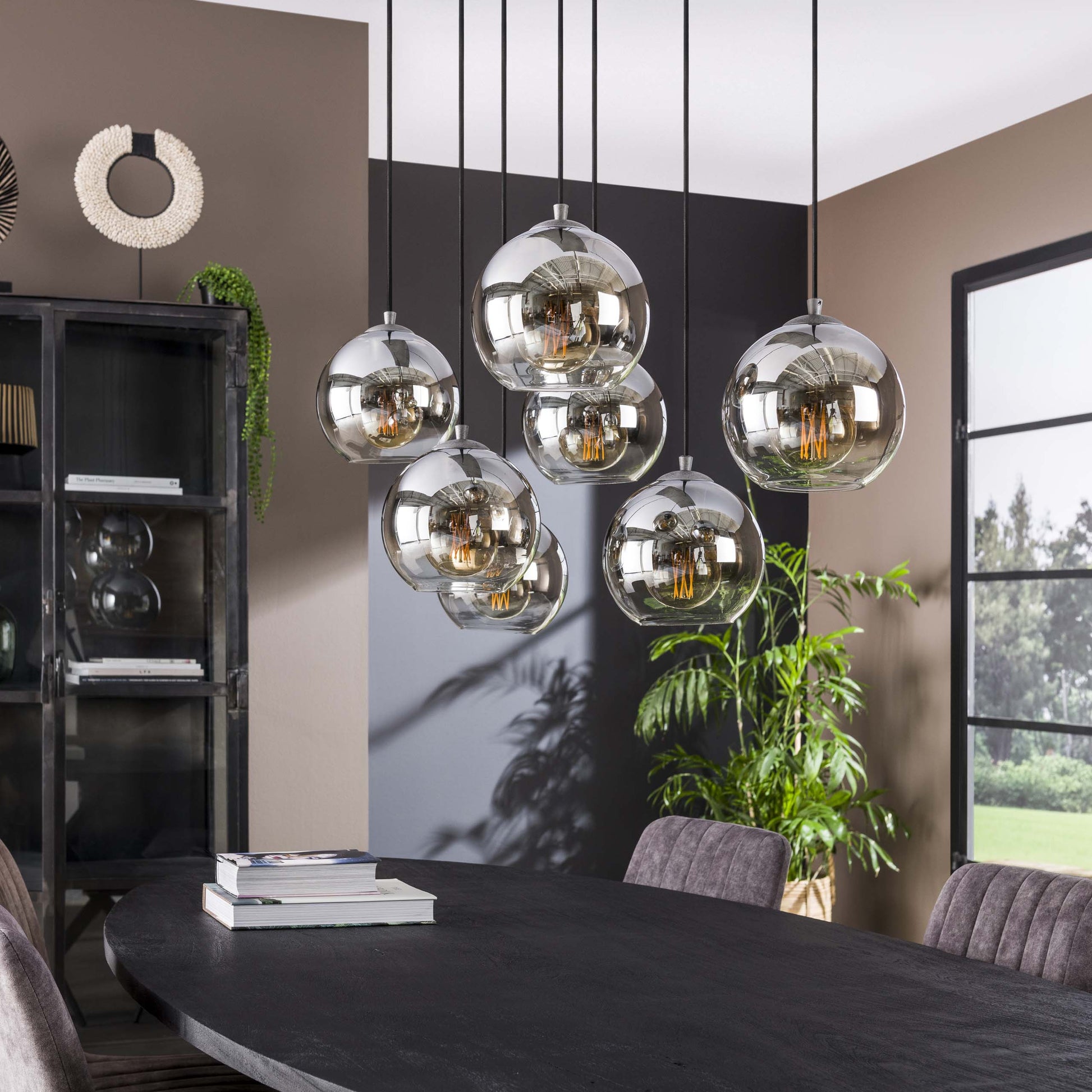 Clarus Pendelleuchte – Rauchglas mit Farbverlauf und Metallarmatur Design