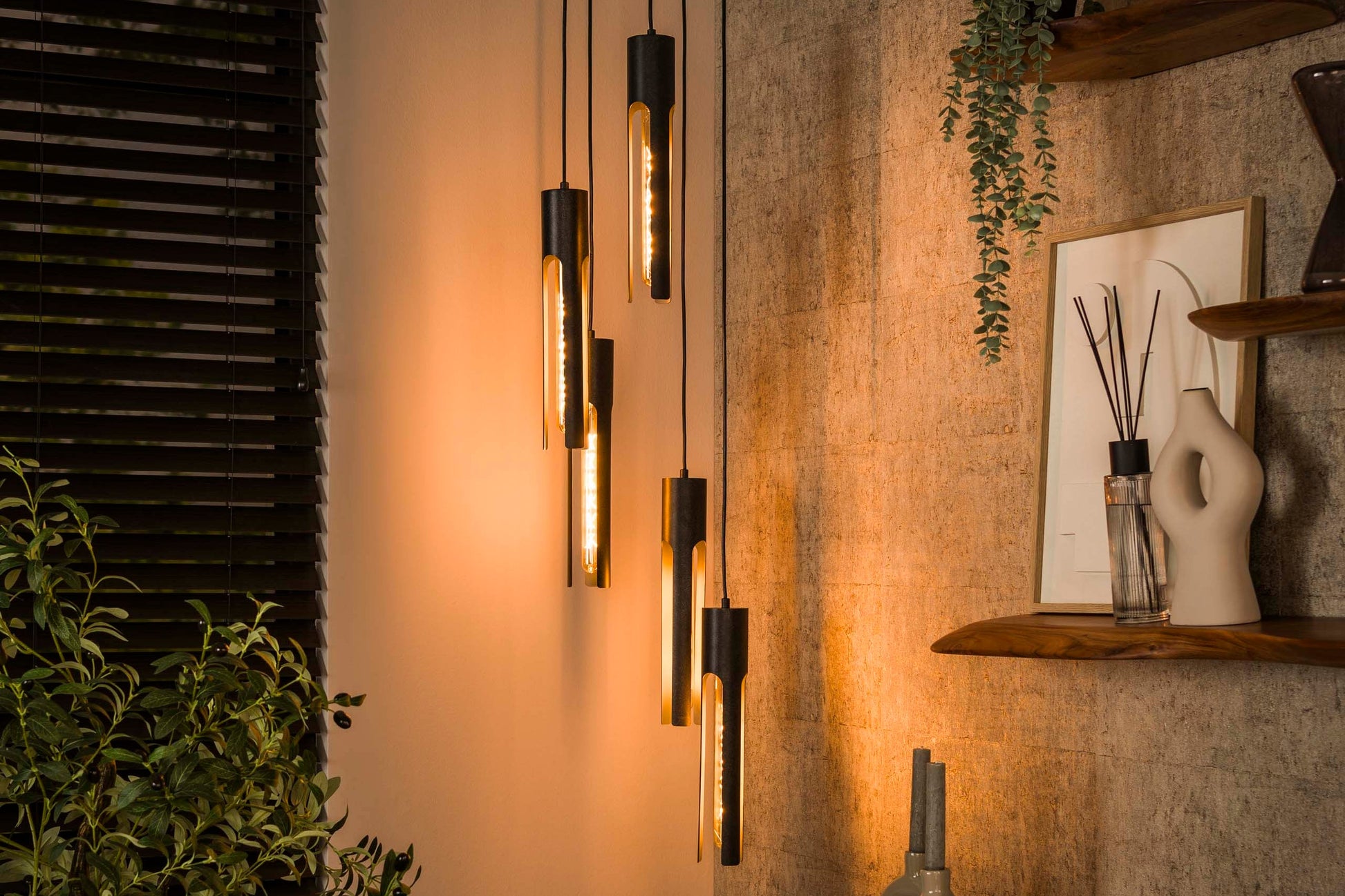 Pendelleuchte „Fenora“ – Gestuft mit 5 Leuchten in schwarzem Tube-Design