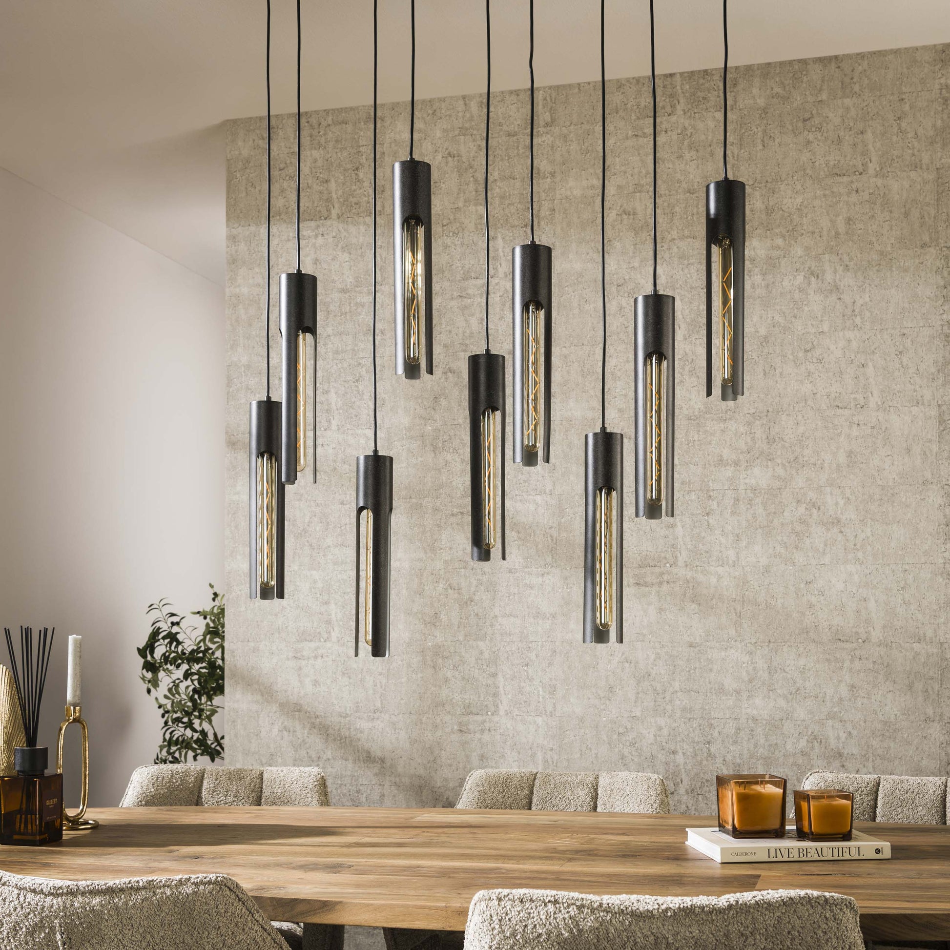 Luxusbetten24 Aveline Pendelleuchte – Schwarzes Rohr-Design mit 9 Leuchten