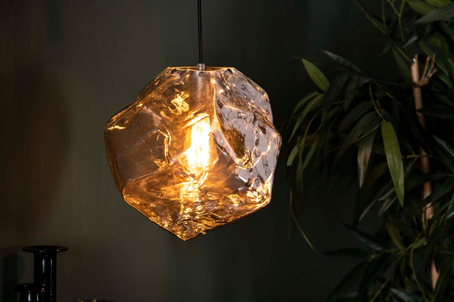 Pendelleuchte „Luminara“ aus modernem mundgeblasenem Chromglas mit Metall-Armatur