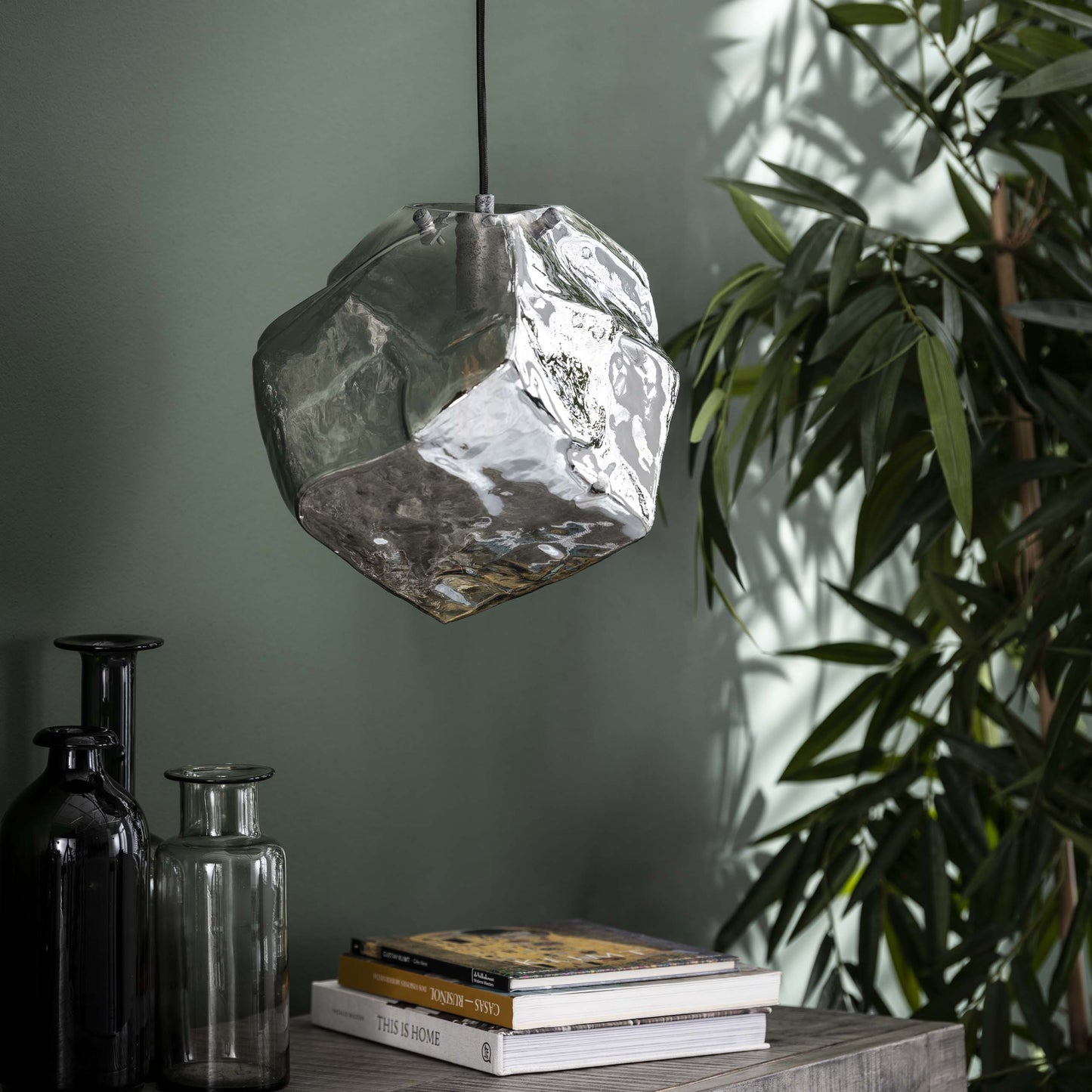 Pendelleuchte „Luminara“ aus modernem mundgeblasenem Chromglas mit Metall-Armatur
