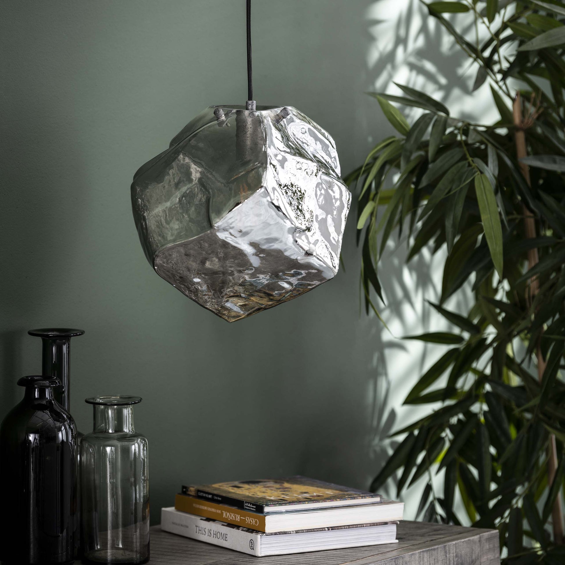 Pendelleuchte „Luminara“ aus modernem mundgeblasenem Chromglas mit Metall-Armatur