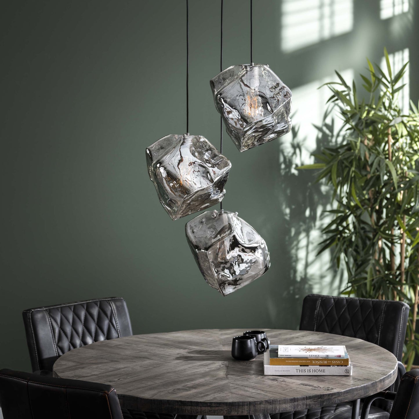 Luxusbetten24 Caelus Pendelleuchte aus Mundgeblasenem Chromglas, 3‑stufige Moderne Leuchte