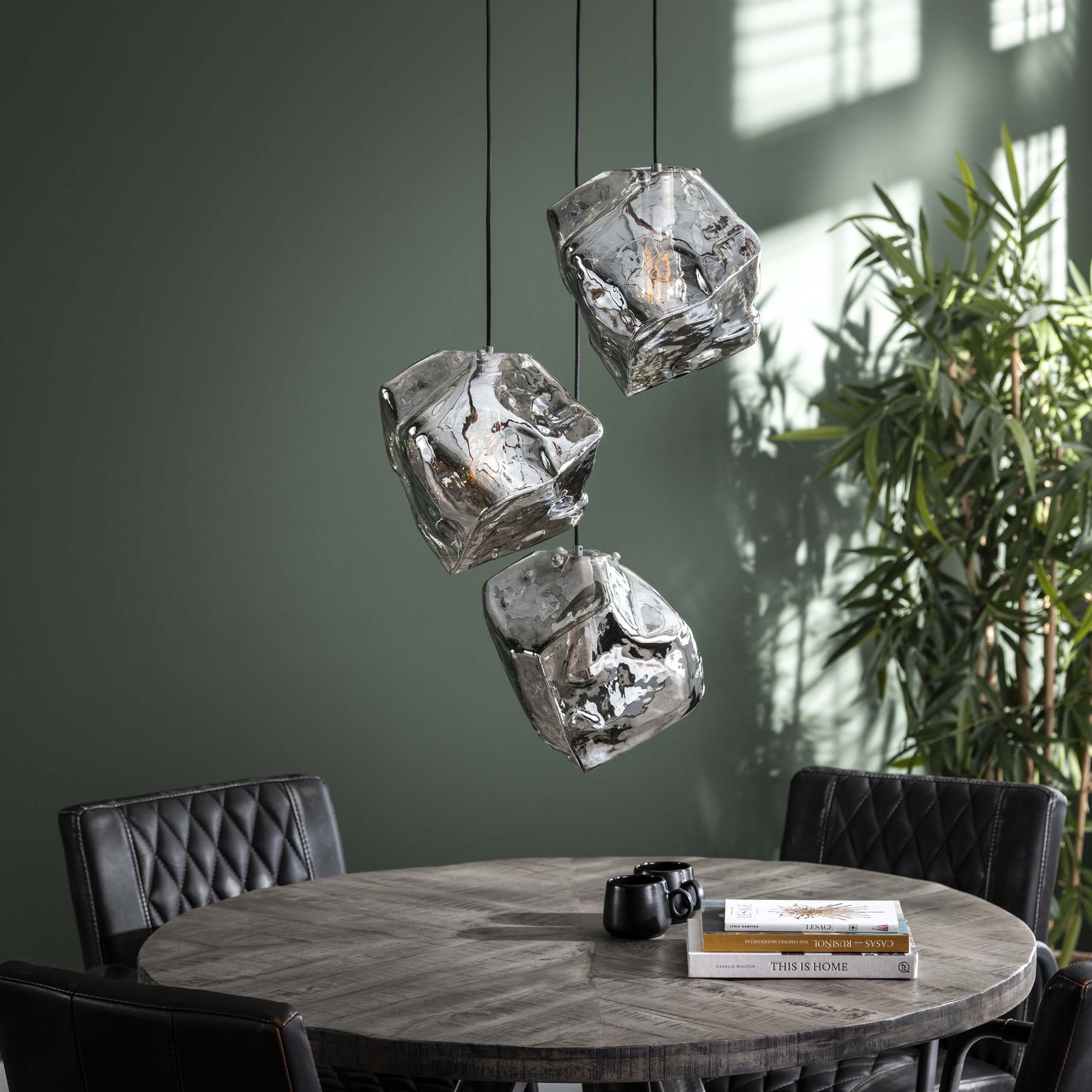 Luxusbetten24 Caelus Pendelleuchte aus Mundgeblasenem Chromglas, 3‑stufige Moderne Leuchte