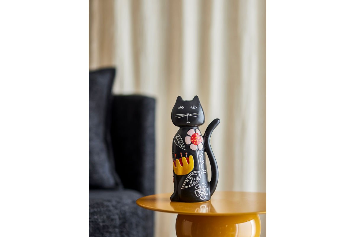 Luxusbetten24 Nera Kerzenhalter – Handbemalte Katzenfigur mit floralen Akzenten, Schwarz