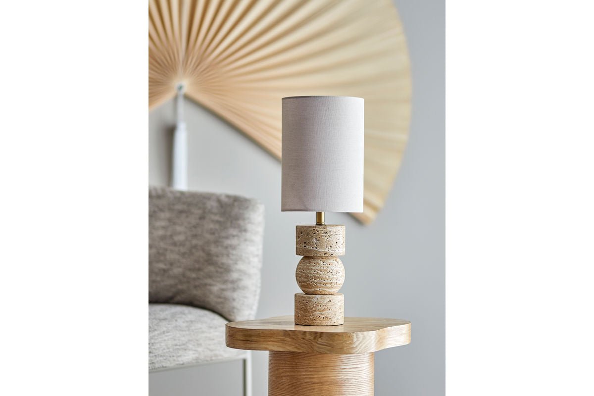 Alvara Tischlampe Travertin Natur Skulpturales Designobjekt Elegant Wohnzimmer