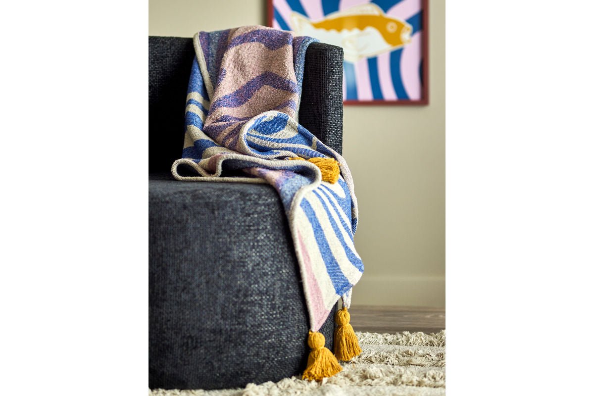 Luxusbetten24 Nura Überwurfdecke Blau Recycelter Baumwolle 160x130 cm