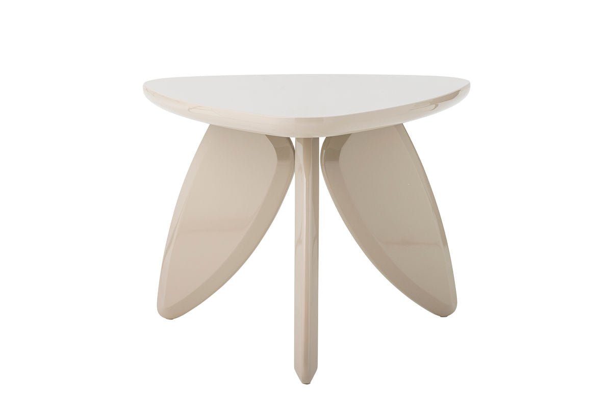 Couchtisch Lux – Skulpturales Design in Naturton