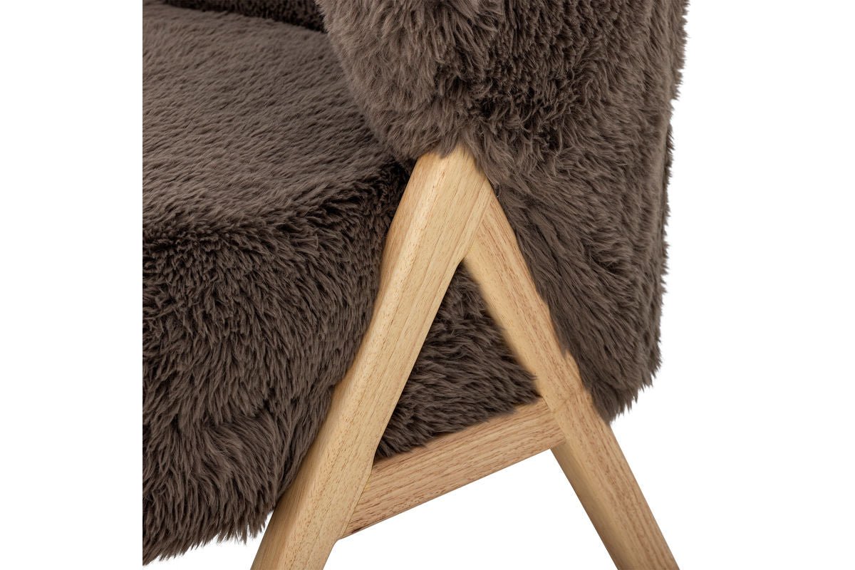 Luxusbetten24 Loungesessel Ang Kunstfell & FSC‑Holz Braun
