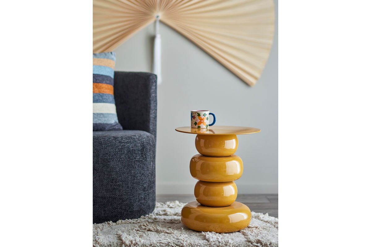 Luxusbetten24 Becca Beistelltisch Skulpturales Glänzendes Modernes Design Gelb