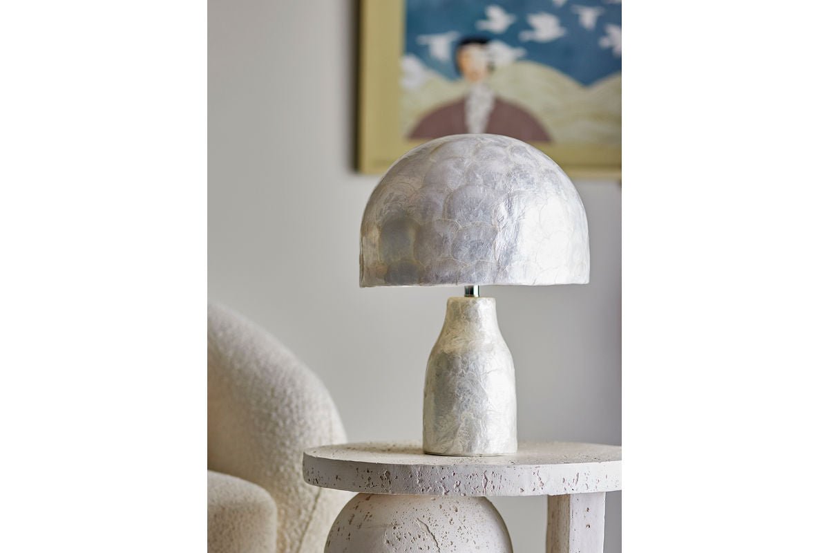 Luxusbetten24 Nerea Tischlampe Schimmerndes Capiz-Design Naturton