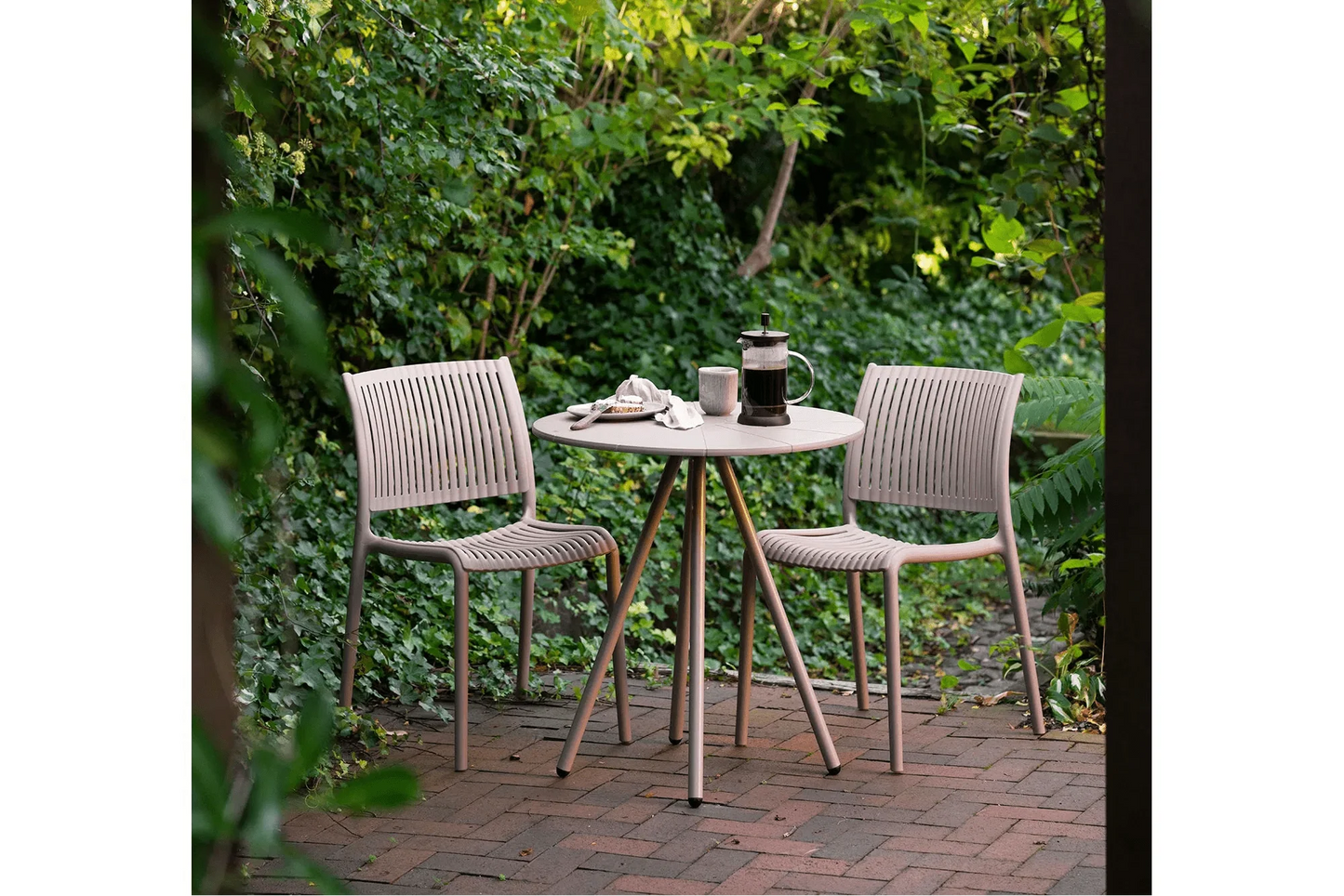 Mavlina Beistelltisch aus Stahl in Taupe – Garten Outdoor