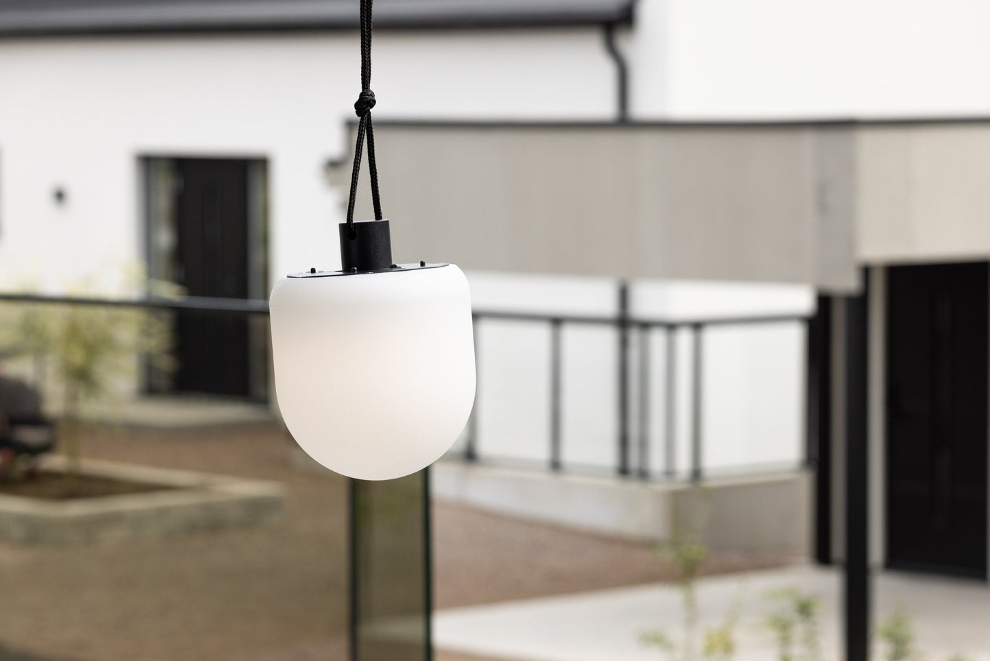 Outdoor-Pendelleuchte Ilona – Weiß, Stahl, für Terrasse, Balkon, Garten
