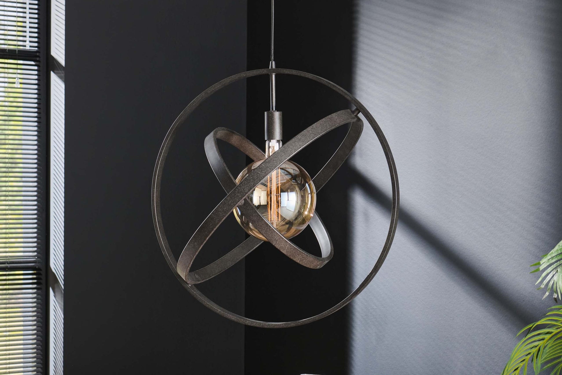 Luxusbetten24 Orvion Pendelleuchte Metall Schwarz Sphären‑Design 1‑Leuchte Deckenlampe