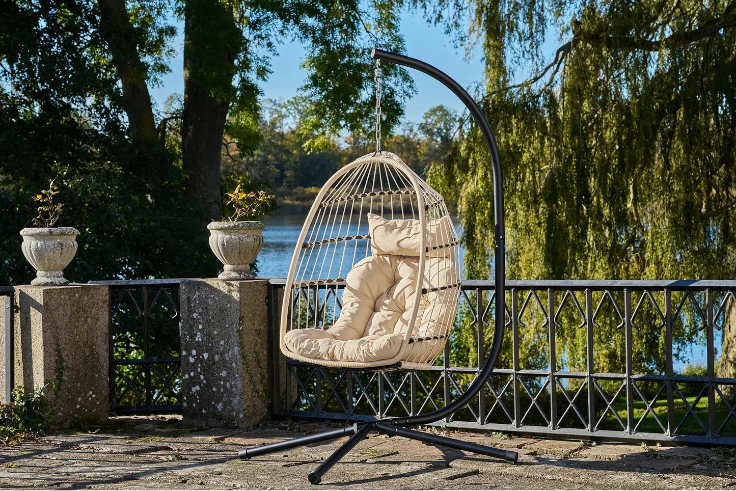 Luxusbetten24 Valora Hängesessel aus PE‑Rattan, Beige
