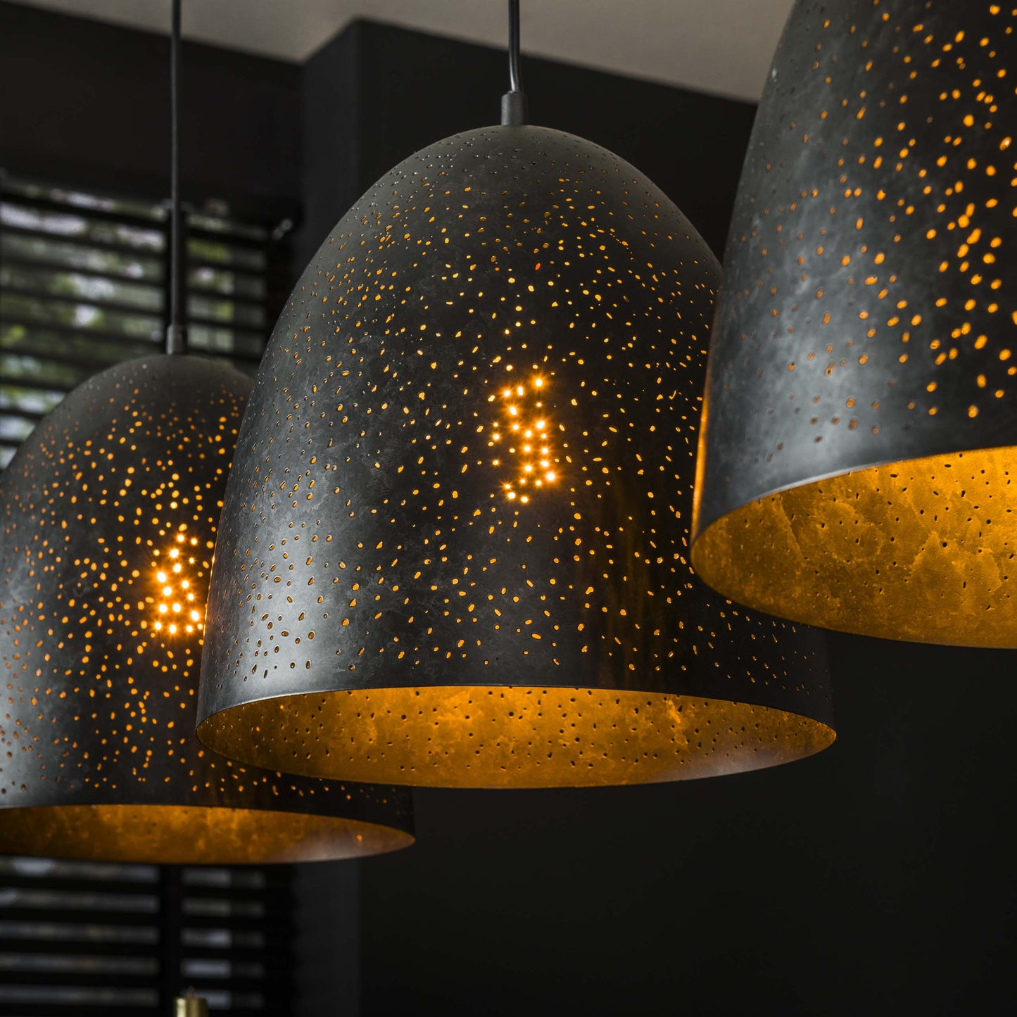 Luxusbetten24 Aliora Pendelleuchte 3‑teilige Dunkelgrau‑Mesh‑Glockenform Moderne Wohnzimmer Design