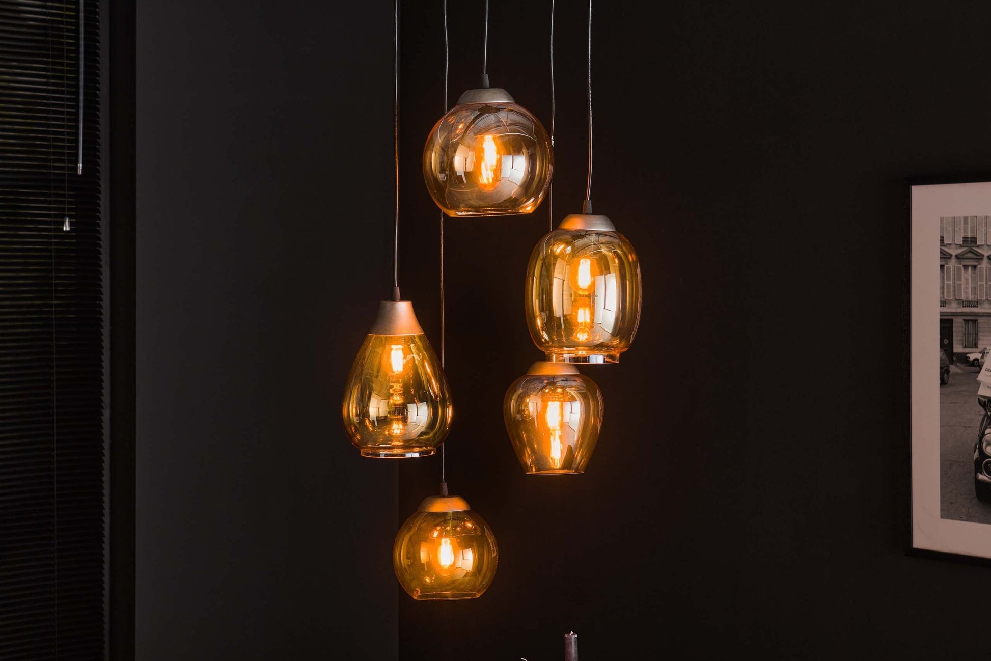 Luxusbetten24 Alaris Pendelleuchte Gestufte 5‑Leuchten Amberfarben Deckenlampe Design
