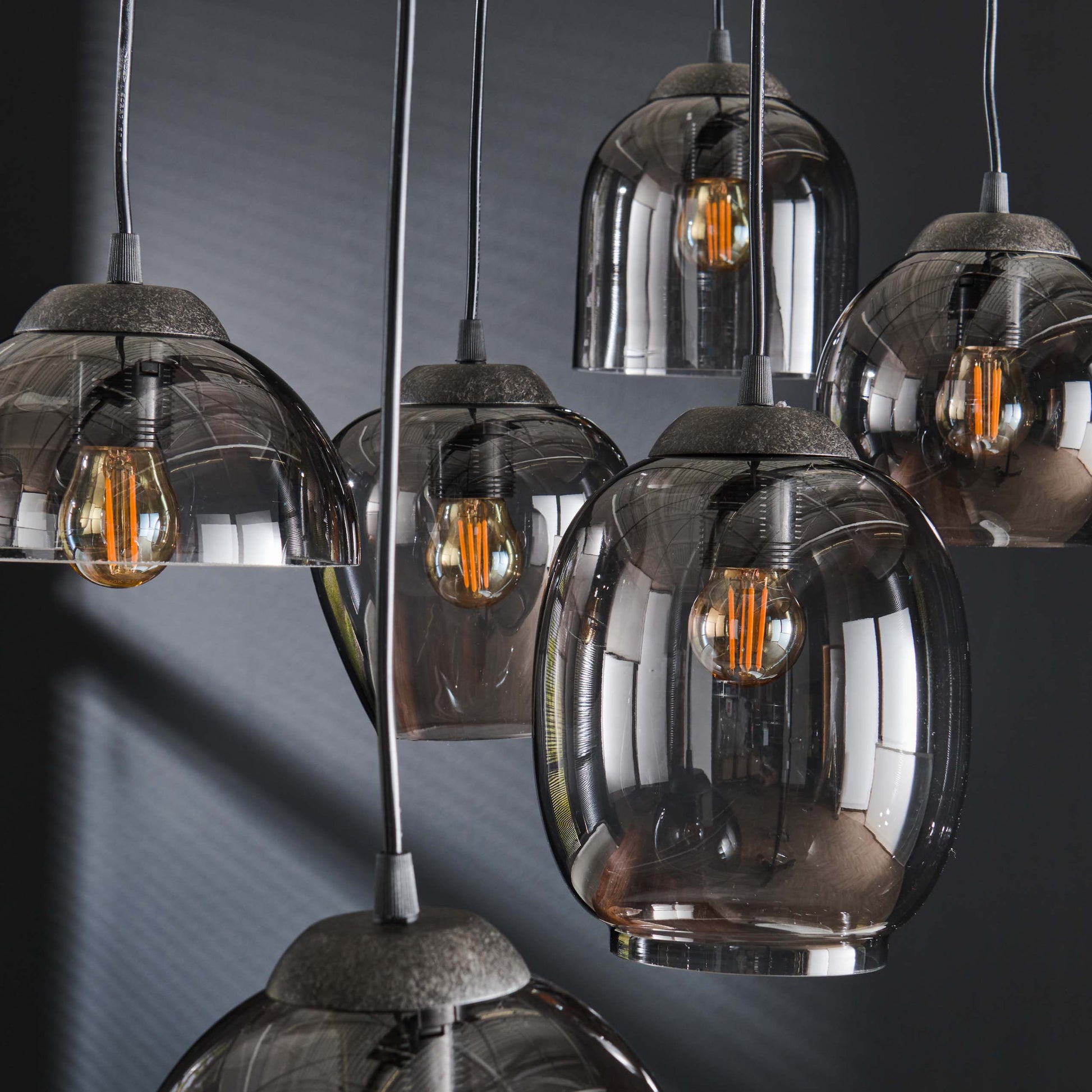 Luxusbetten24 Alaris Pendelleuchte Gestufte 5‑Leuchten Amberfarben Deckenlampe Design