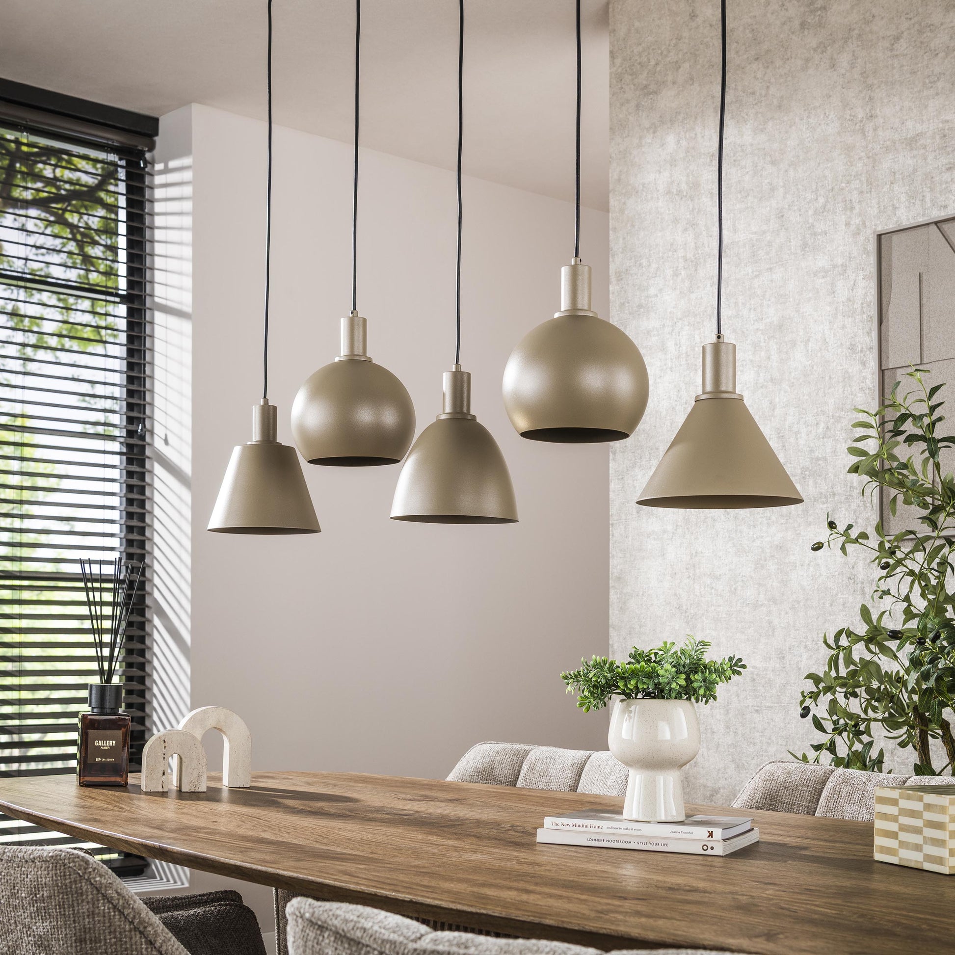 Bravino Pendelleuchte Fünf Metallschirme Braun Beige 5‑Flammig