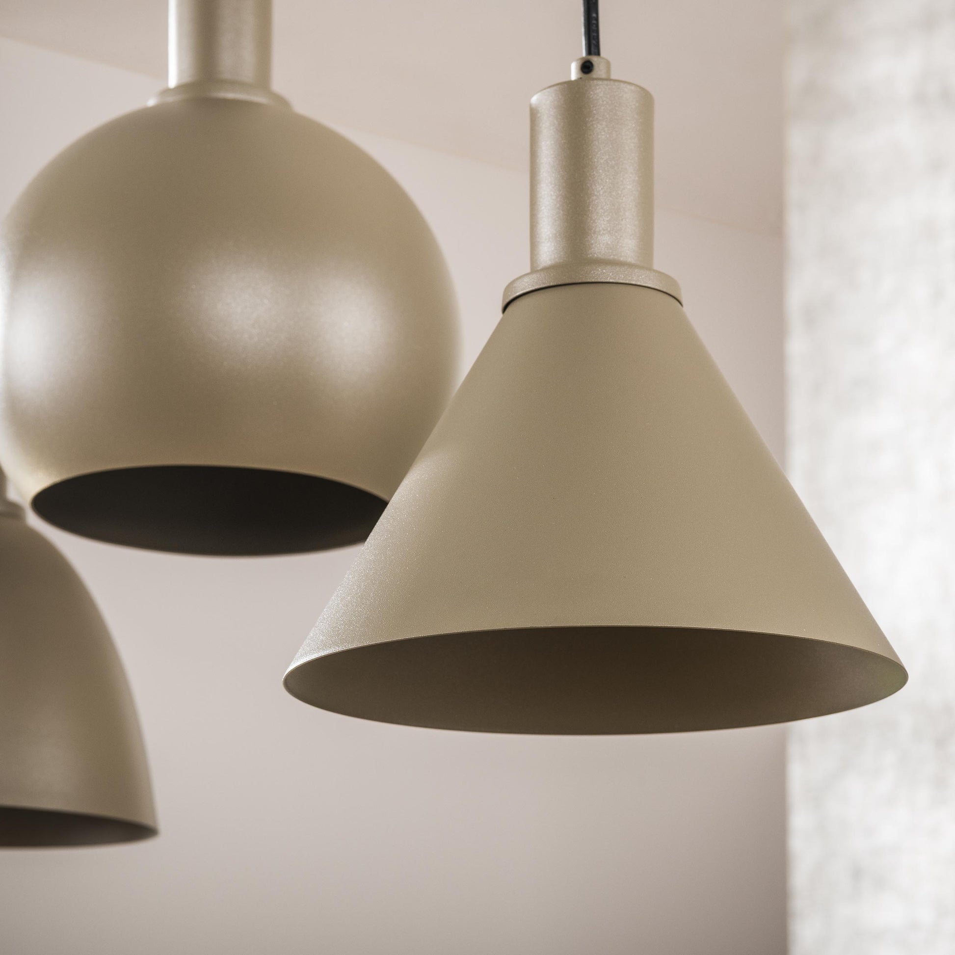 Bravino Pendelleuchte Fünf Metallschirme Braun Beige 5‑Flammig