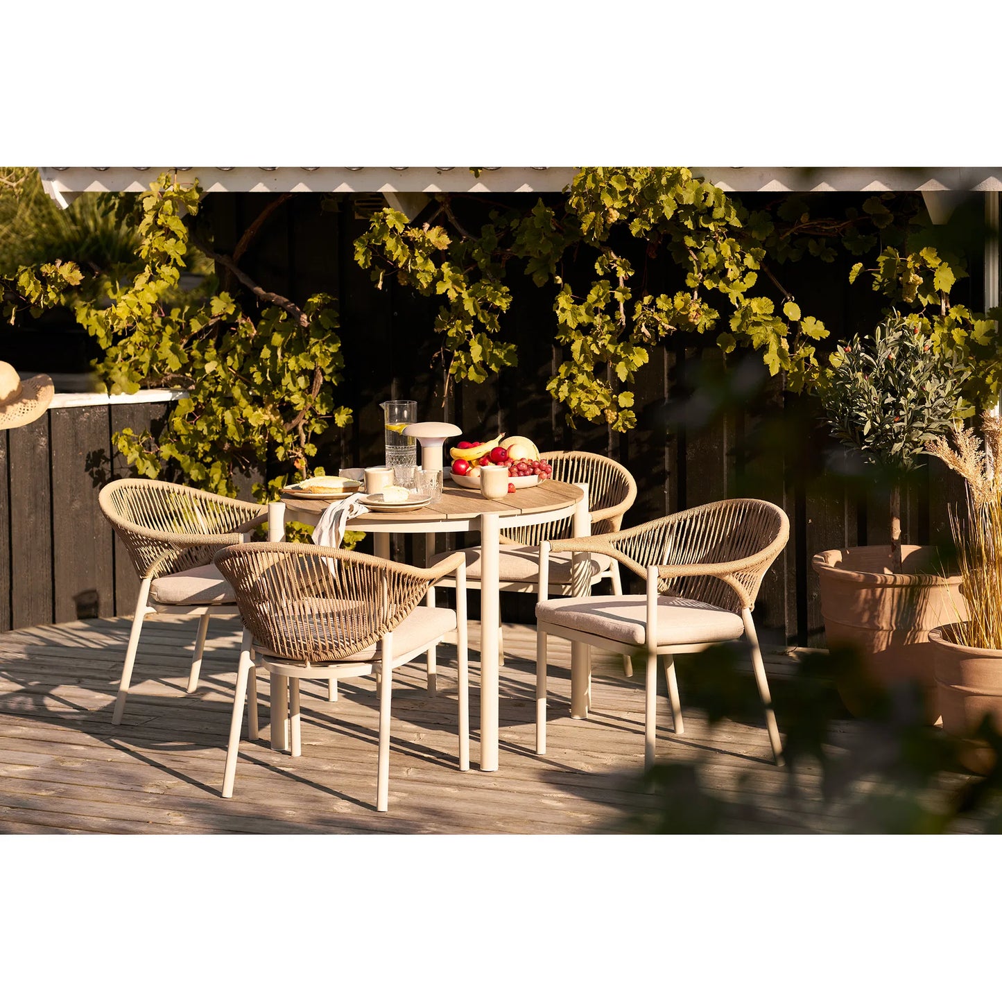 Garten-Tischlampe „Norvara“ Wetterfeste Beleuchtung für Balkon und Outdoor-Bereich