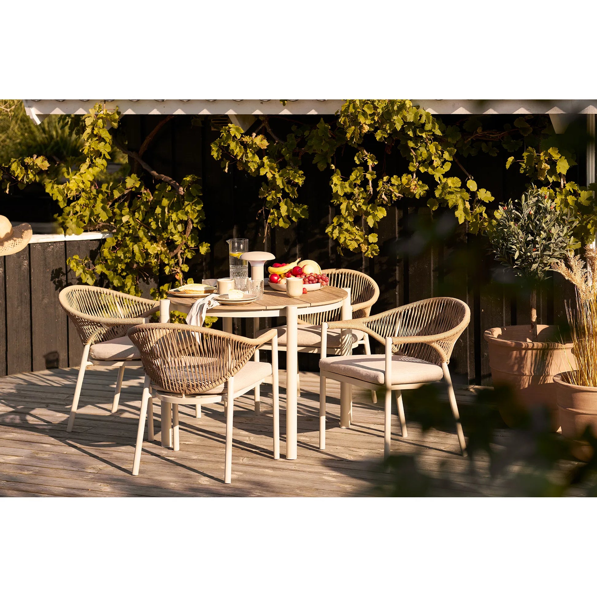 Garten-Tischlampe „Norvara“ Wetterfeste Beleuchtung für Balkon und Outdoor-Bereich