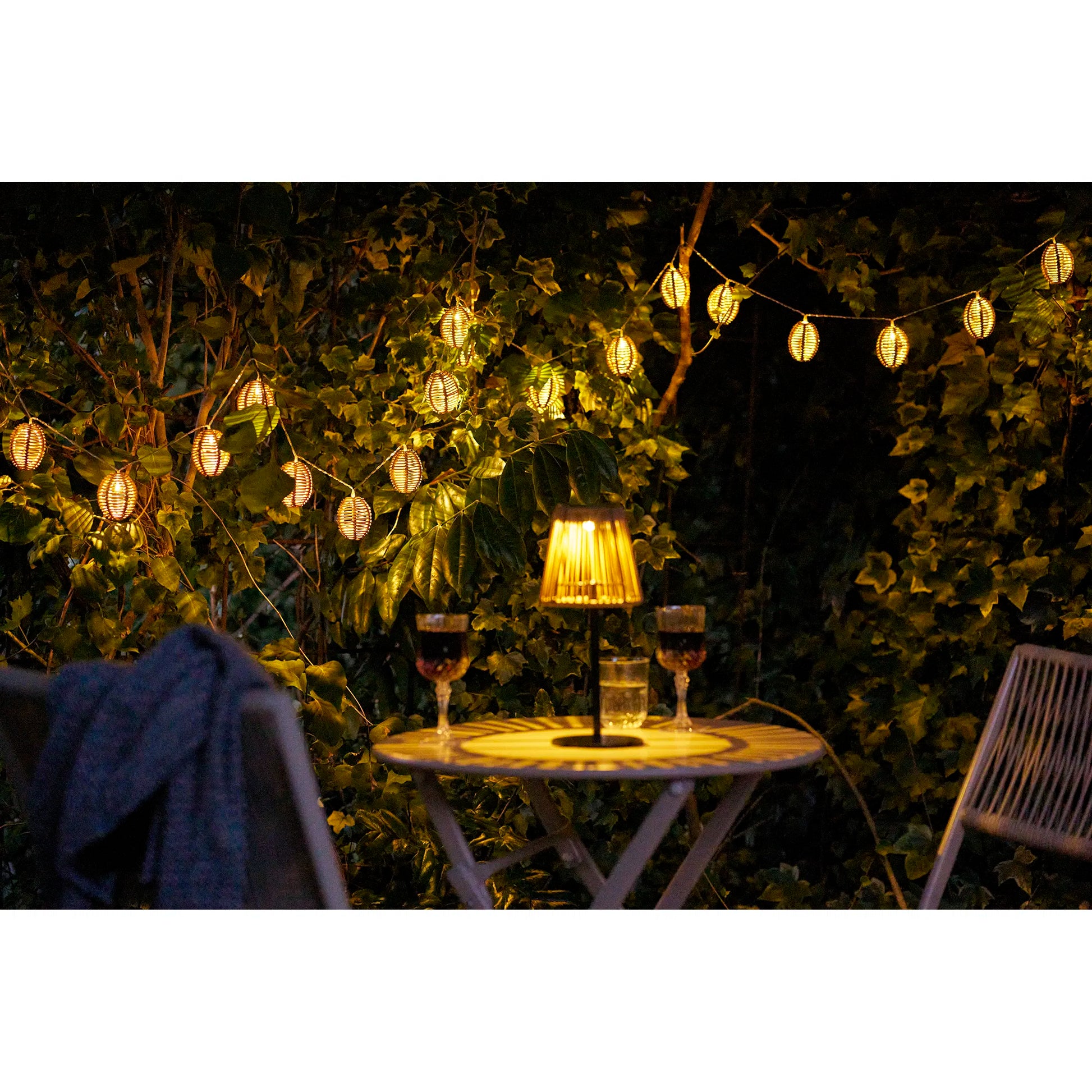 Luxusbetten24 Solvenor Garten Lichterkette, wetterfest, natur, schwarz, für Balkon & Outdoor
