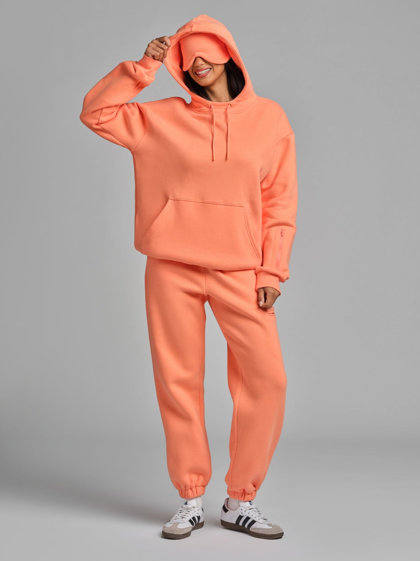 Comfrt Airplane Mode Travel Hoodie mit integrierter Augenmaske