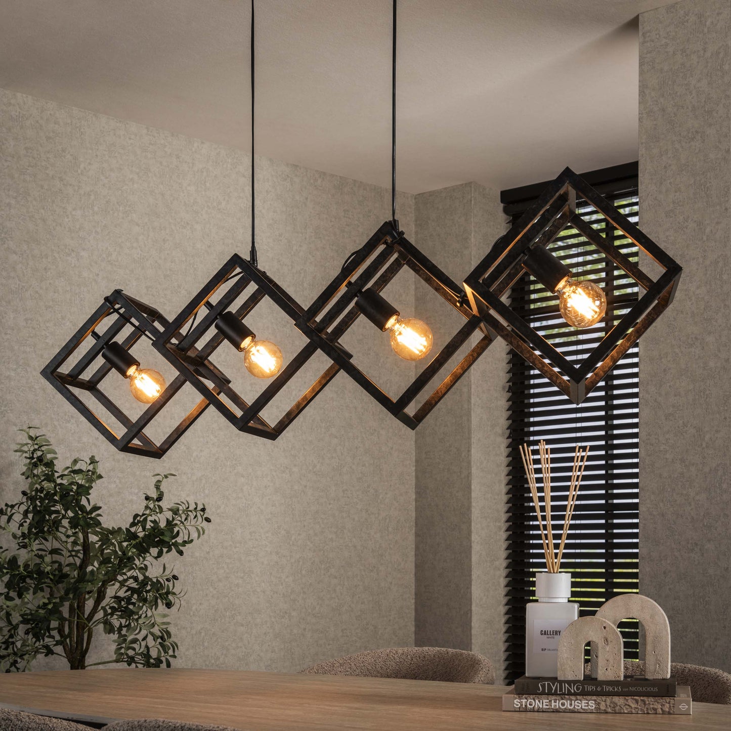 Luxusbetten24 Orlis Pendelleuchte 4‑Leuchten Cube‑Design in Modernem Anthrazit