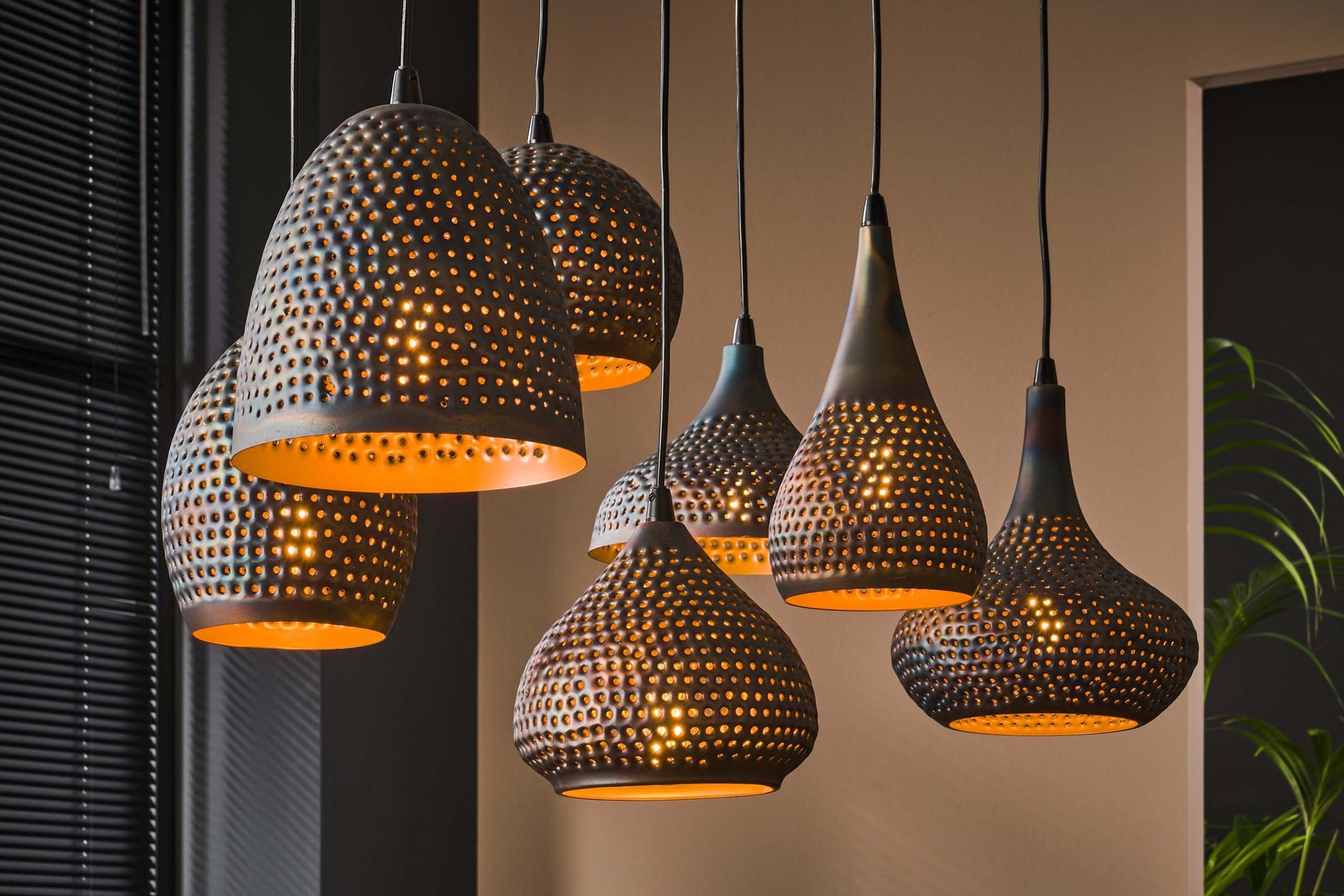 Pendelleuchte Lioris – Mit 7 Individuellen Lampenschirmen Aus Metall In Schwarz-Bronze