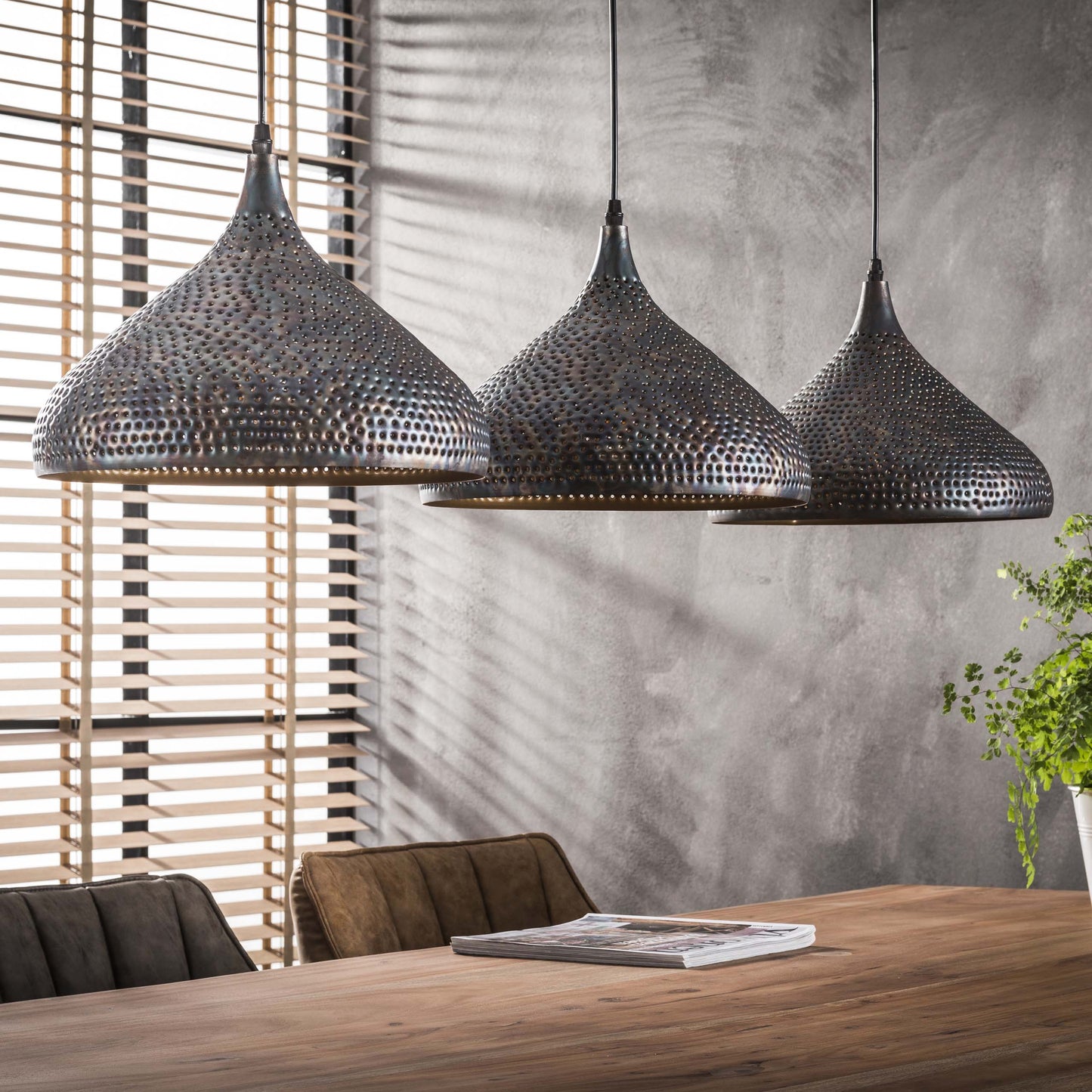 Luxusbetten24 Auron Pendelleuchte 3 Perforierte Metalllampenschirme, Schwarz Bronze