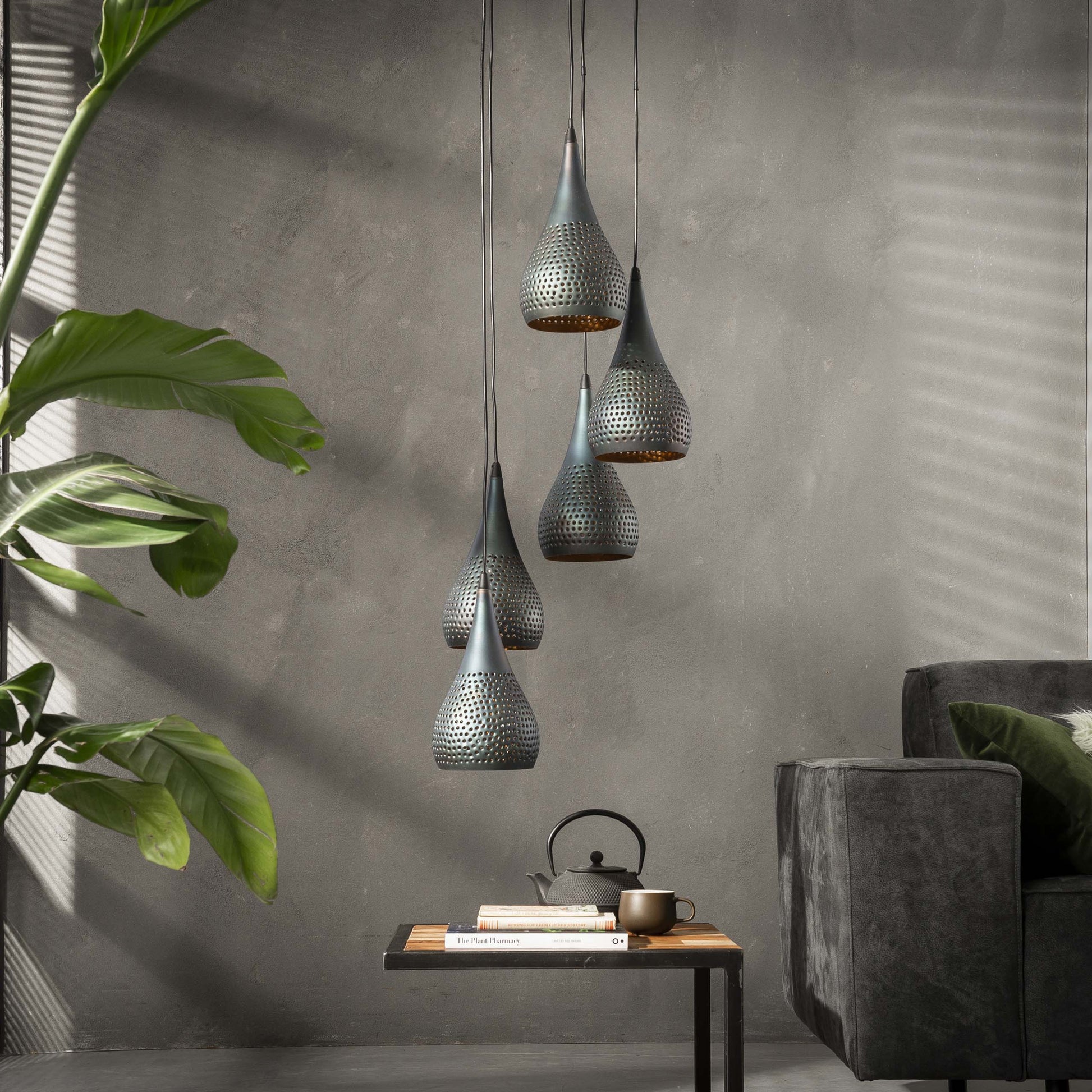 Luxusbetten24 Calira Pendelleuchte mit 5 Metall-Lampenschirmen Schwarz-Bronze
