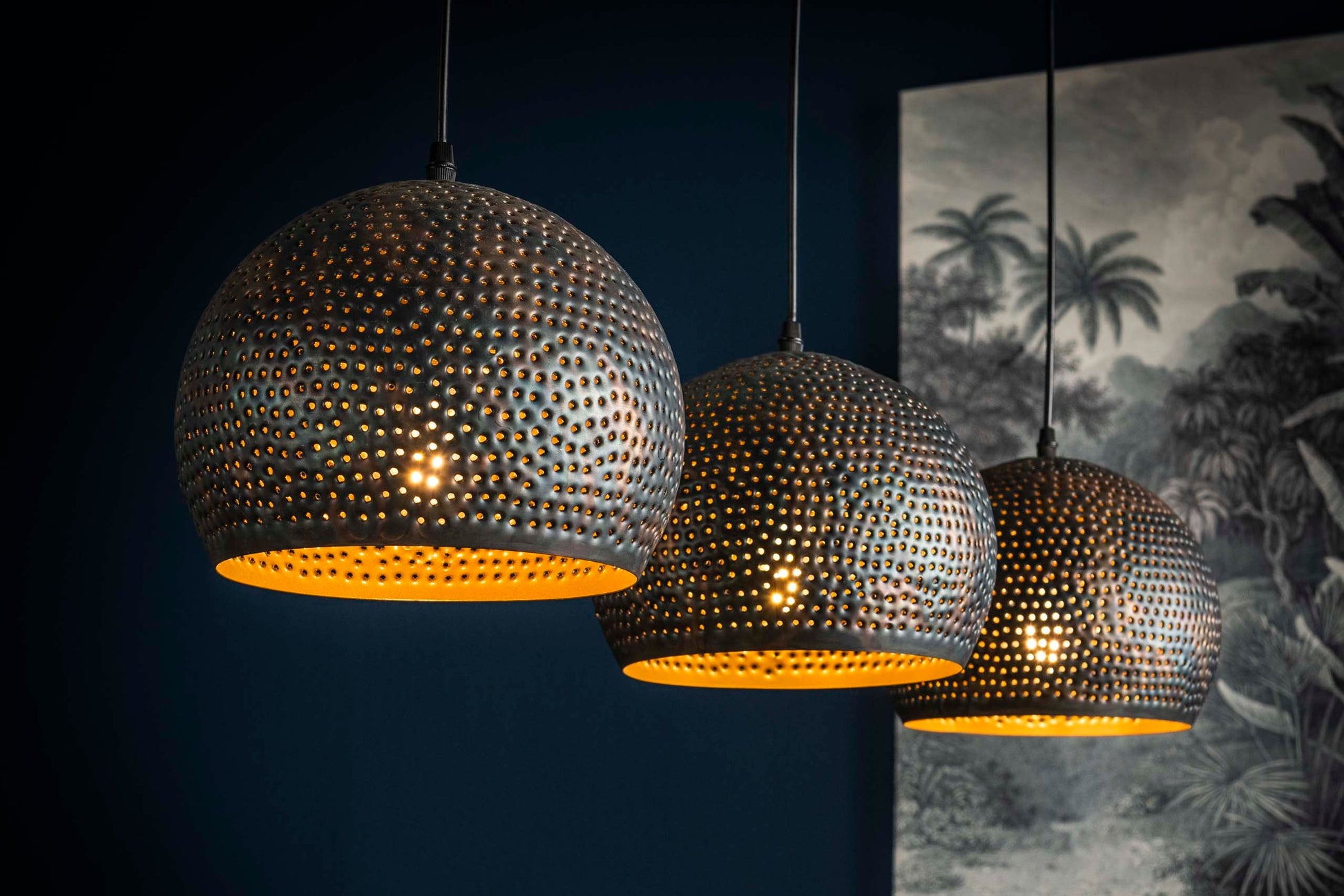 Veloria Pendelleuchte Mit 3 Perforierten Metalllampenschirmen In Schwarz-Bronze