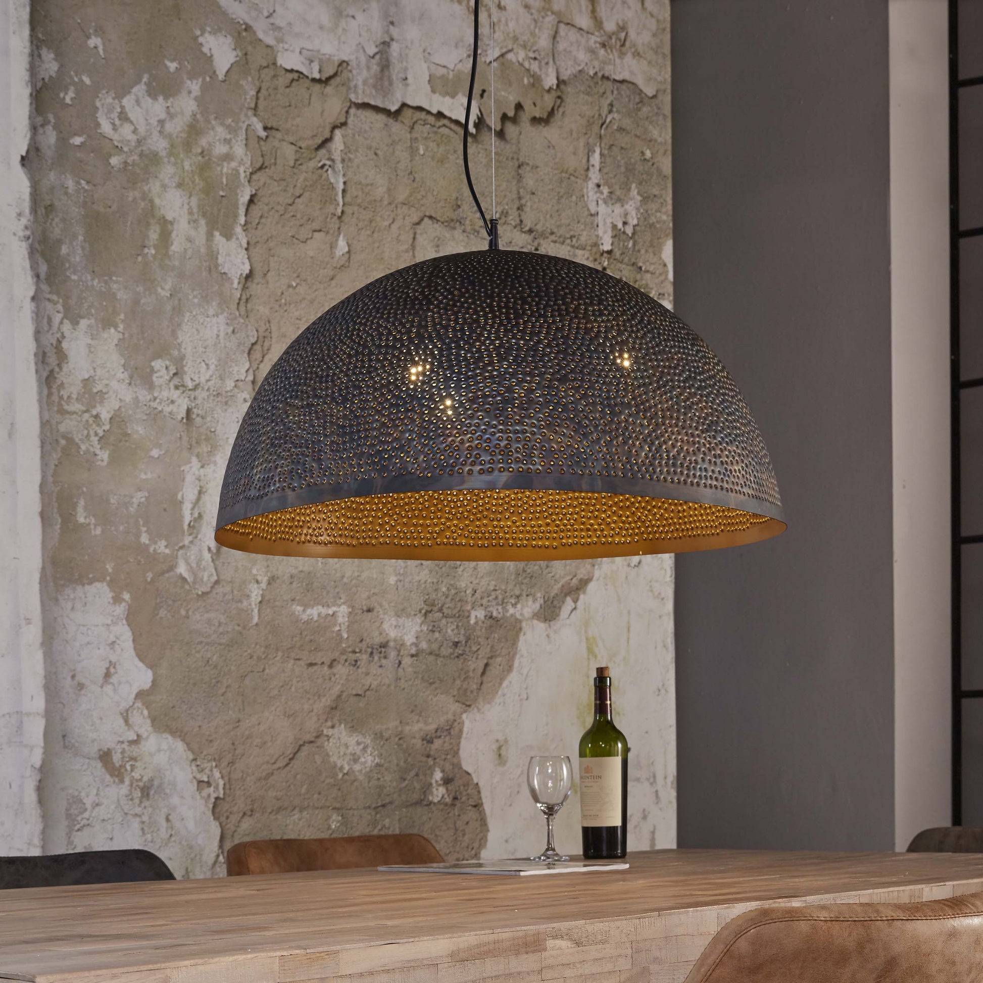 Pendelleuchte "Astryn" – Großer, Perforierter Lampenschirm aus Metall in Schwarz-Bronze