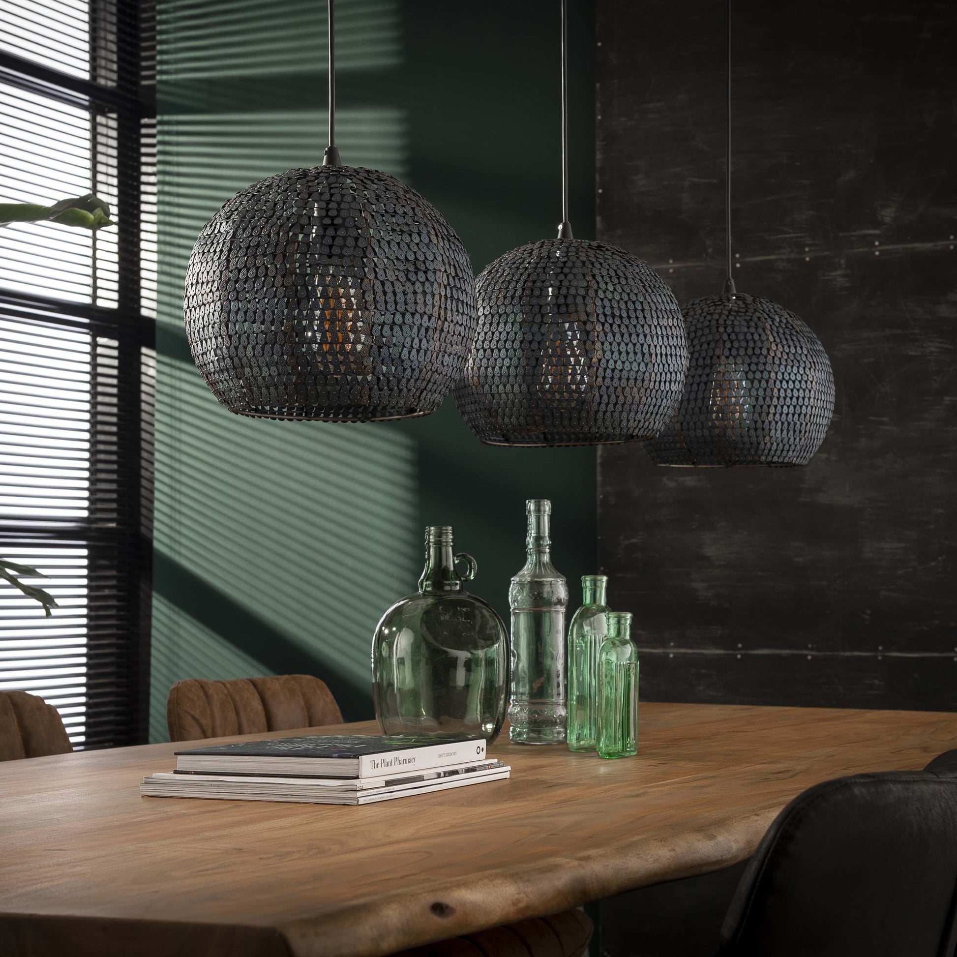 Luxusbetten24 Coralis Pendelleuchte – 3‑teilige Handgefertigte Metalllampenschirme, Schwarz‑Bronze Design