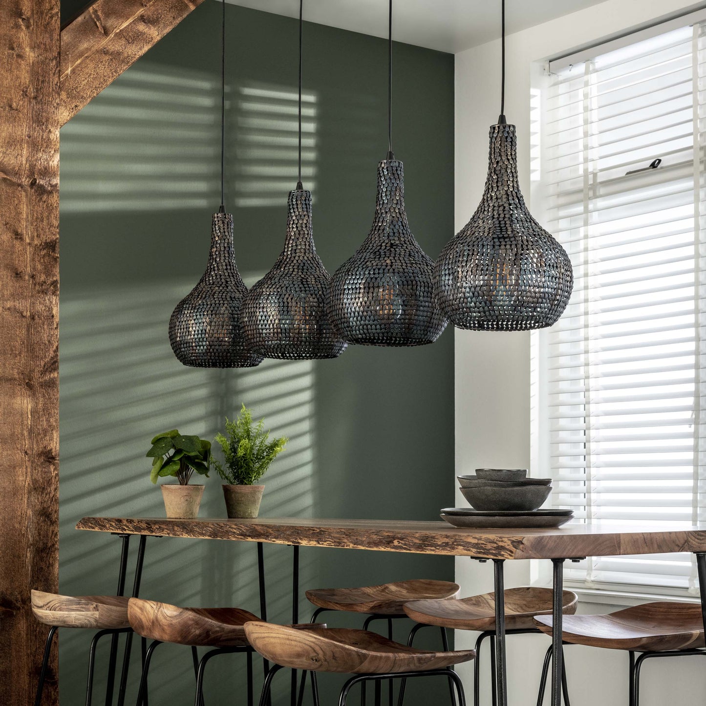 Luxusbetten24 Elviro Pendelleuchte Mit Vier Metalllampen Elegant Schwarz‑Bronze